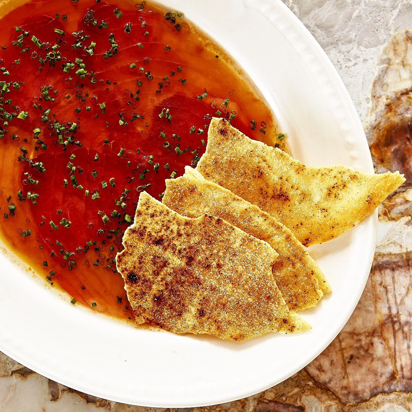 crudo di tonno, pane carasau.