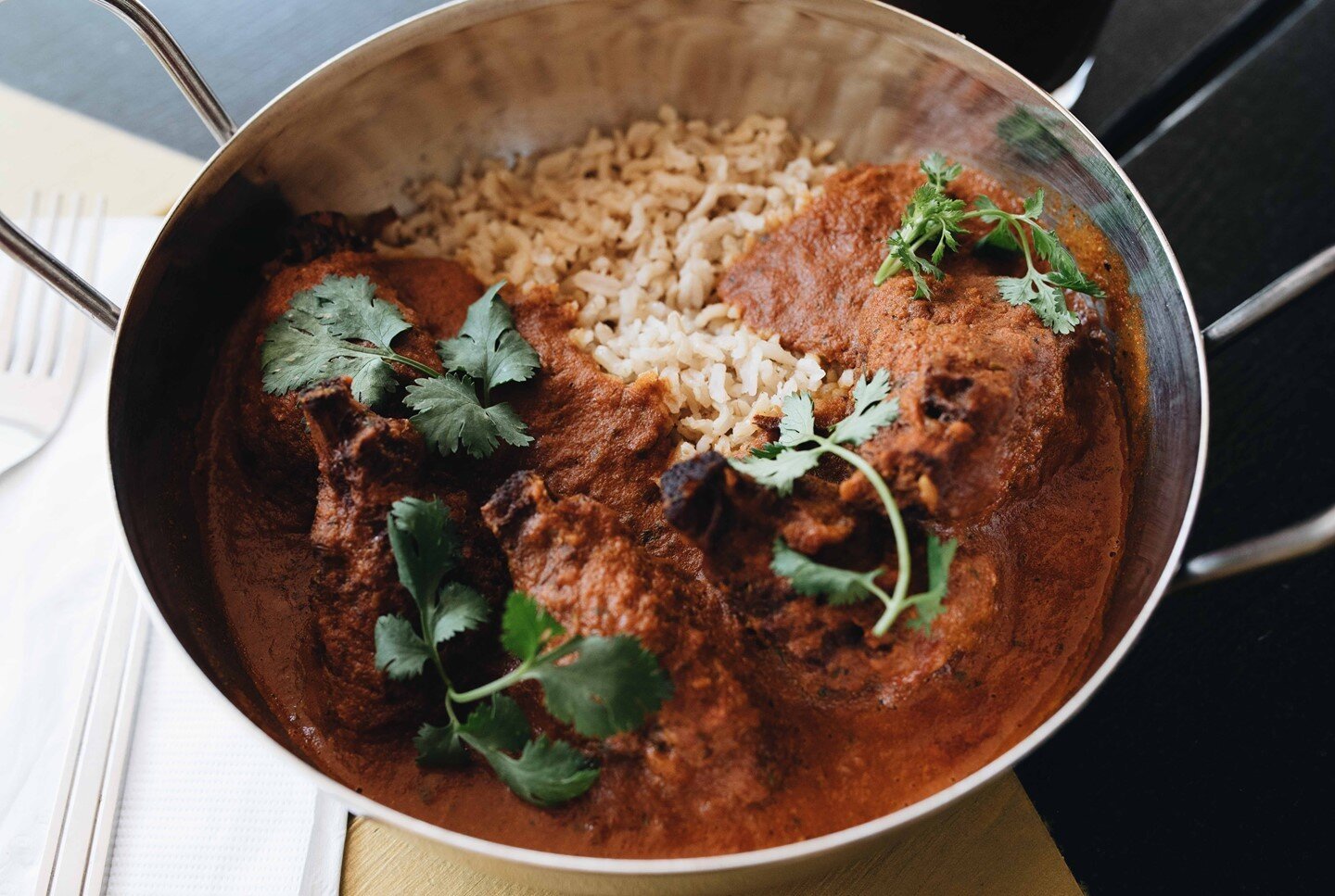 Happy Thursday! We're open until 10 pm today (as we are every day 😁) serving delicious plant-based Indian food! Come on in for our Soy 'Chicken' Drumsticks. Served in a creamy South Indian poppy seed curry sauce. ⁠
⁠
Dine outside or in. Order pick u