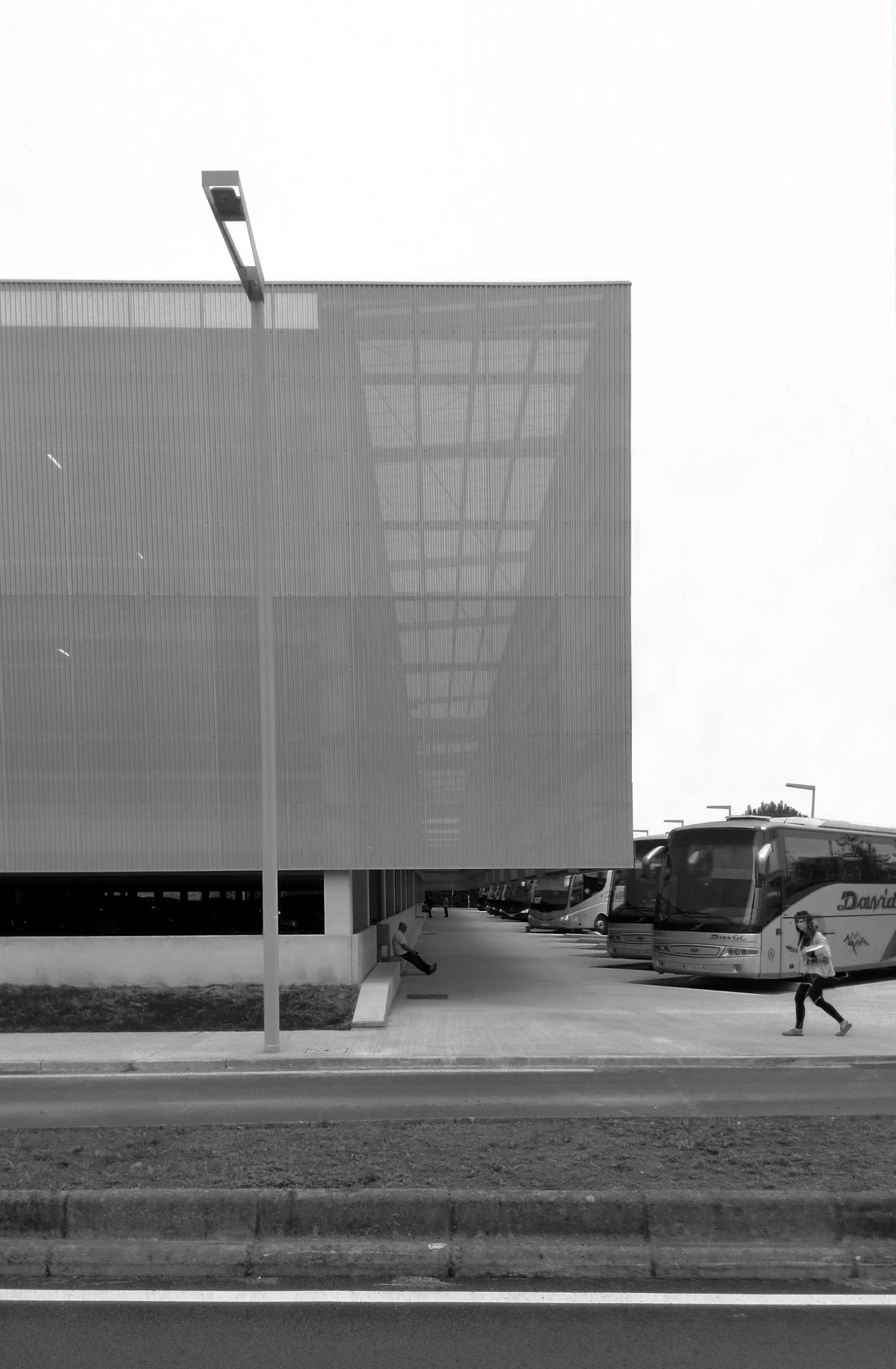 edificio de aparcamientos y dársena de autobuses