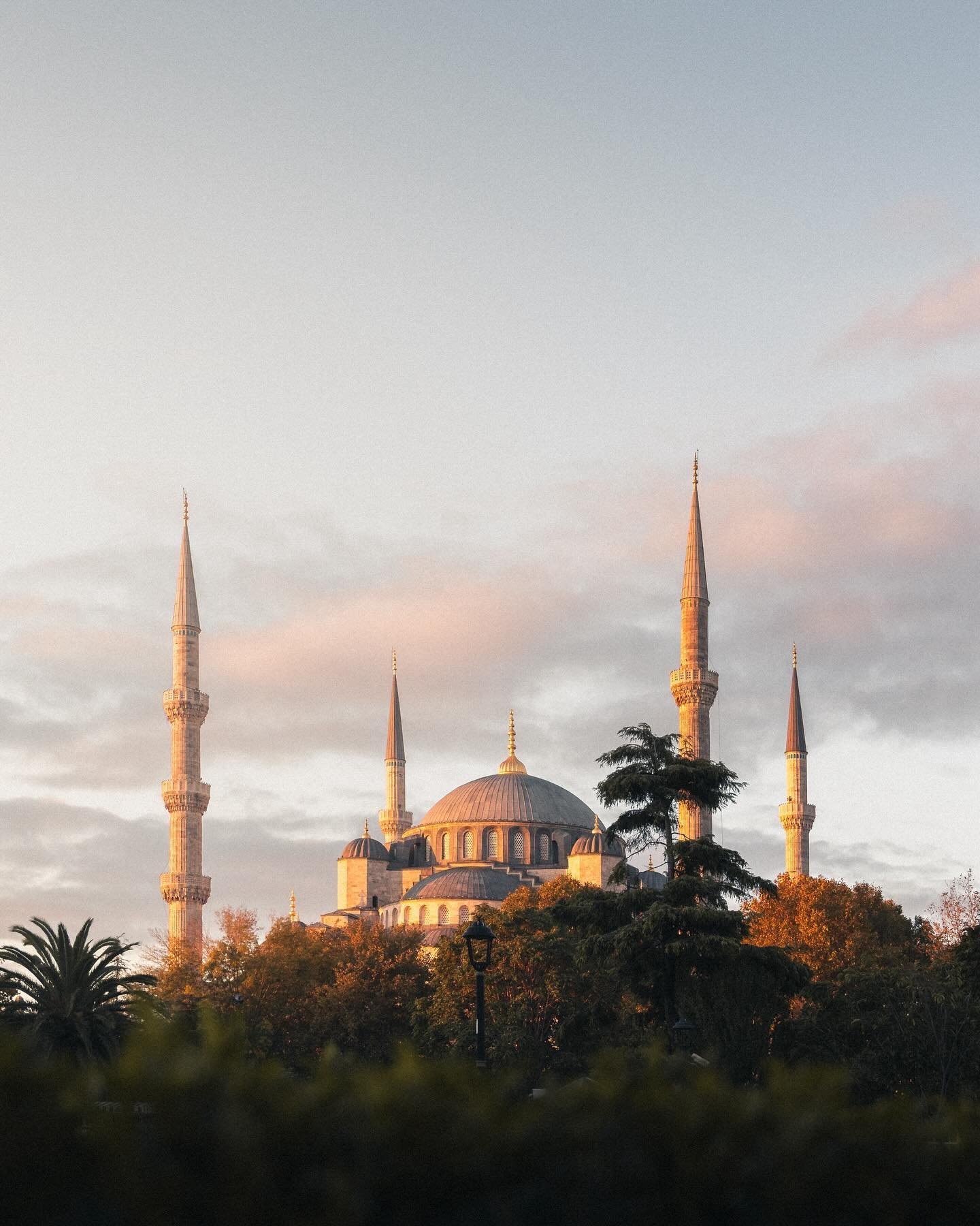 Early morning in Istanbul 🇹🇷 

I kept going back and forth on which photo I like more, and therefore which one I&rsquo;d put first. Which is your favourite?

#istanbul #t&uuml;rkiyem #turkiye #bluemosque #travelphotography #onlyint&uuml;rkiye #got&