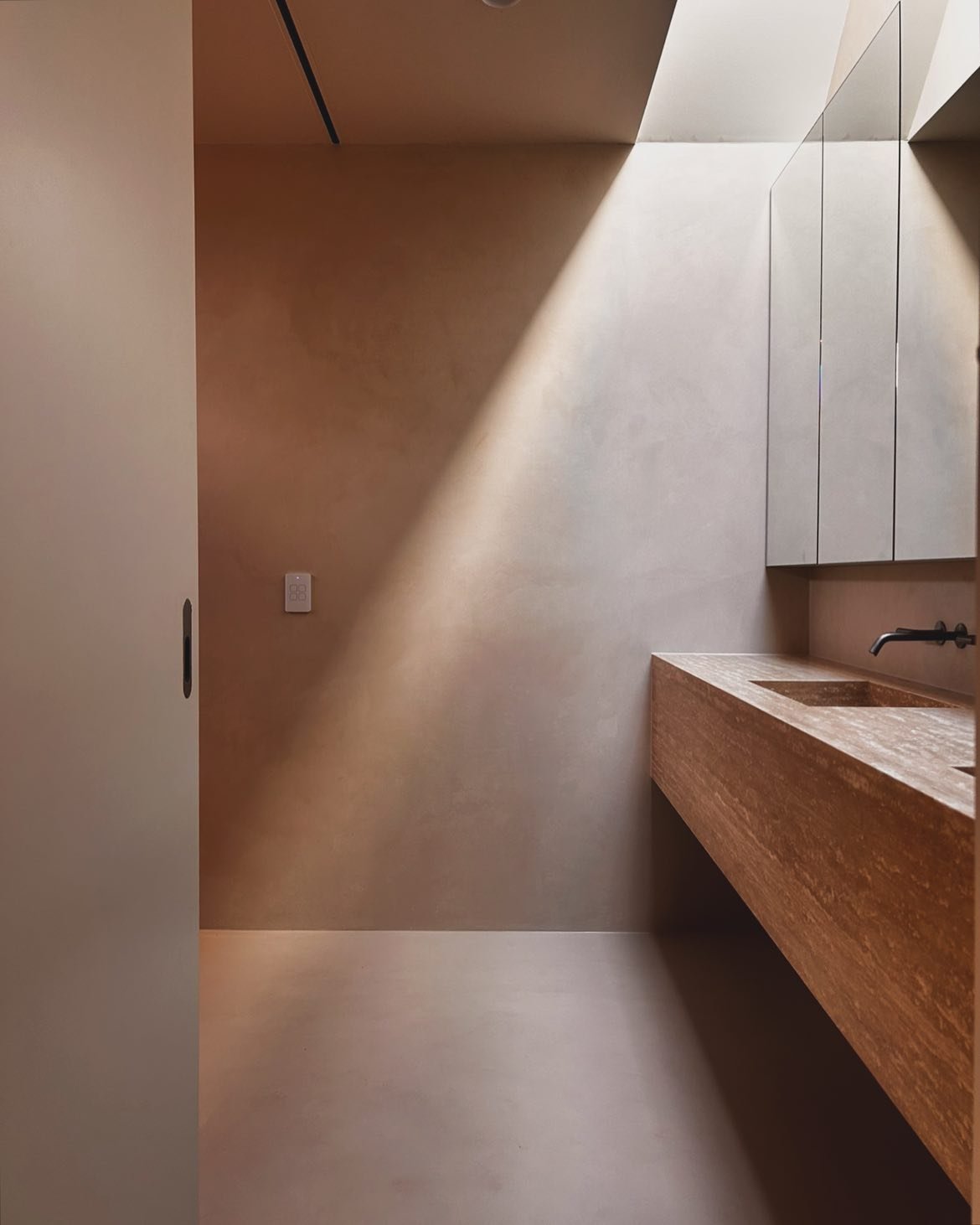 Recent micro cement bathroom we completed 

@cemher.australia