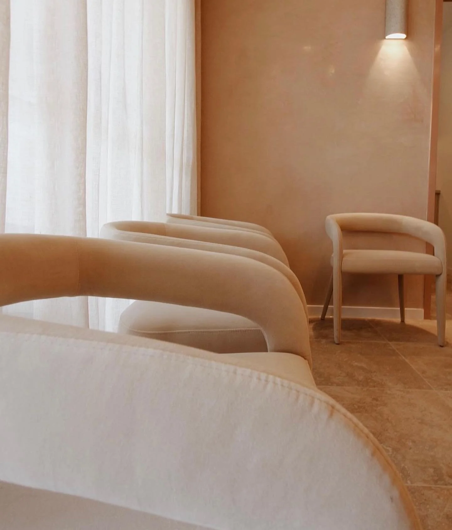 commercial-wall-textured-microcement.jpg