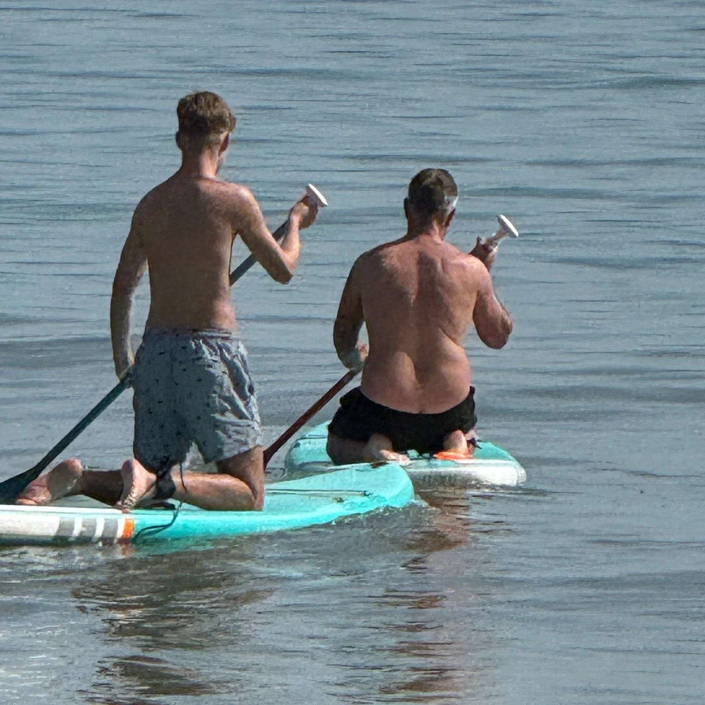 Calm conditions across Swanage Bay this morning with very light wind and a smooth surface.

A good window for paddleboarding this weekend.

Beach hire on North Beach and click &amp; collect available.

Message to book.

#swanage #dorsetcoast #paddleb