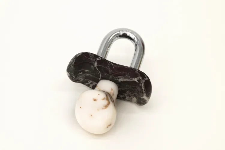 albionjeune-fin-simonetti-pacifier-lavanto-white-2025.webp