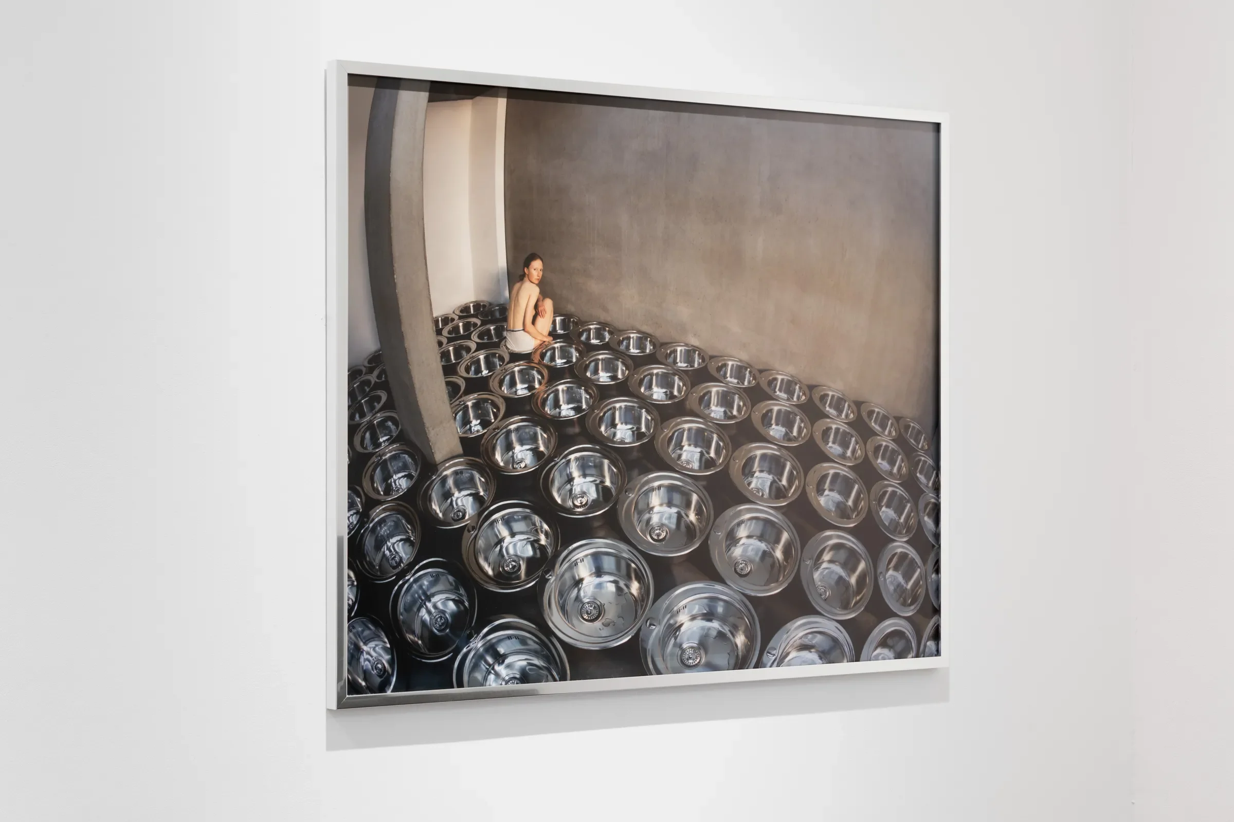 lisa-jahovic-soft-interruptions-flowers-cork-street-april-2026-install-7-.webp