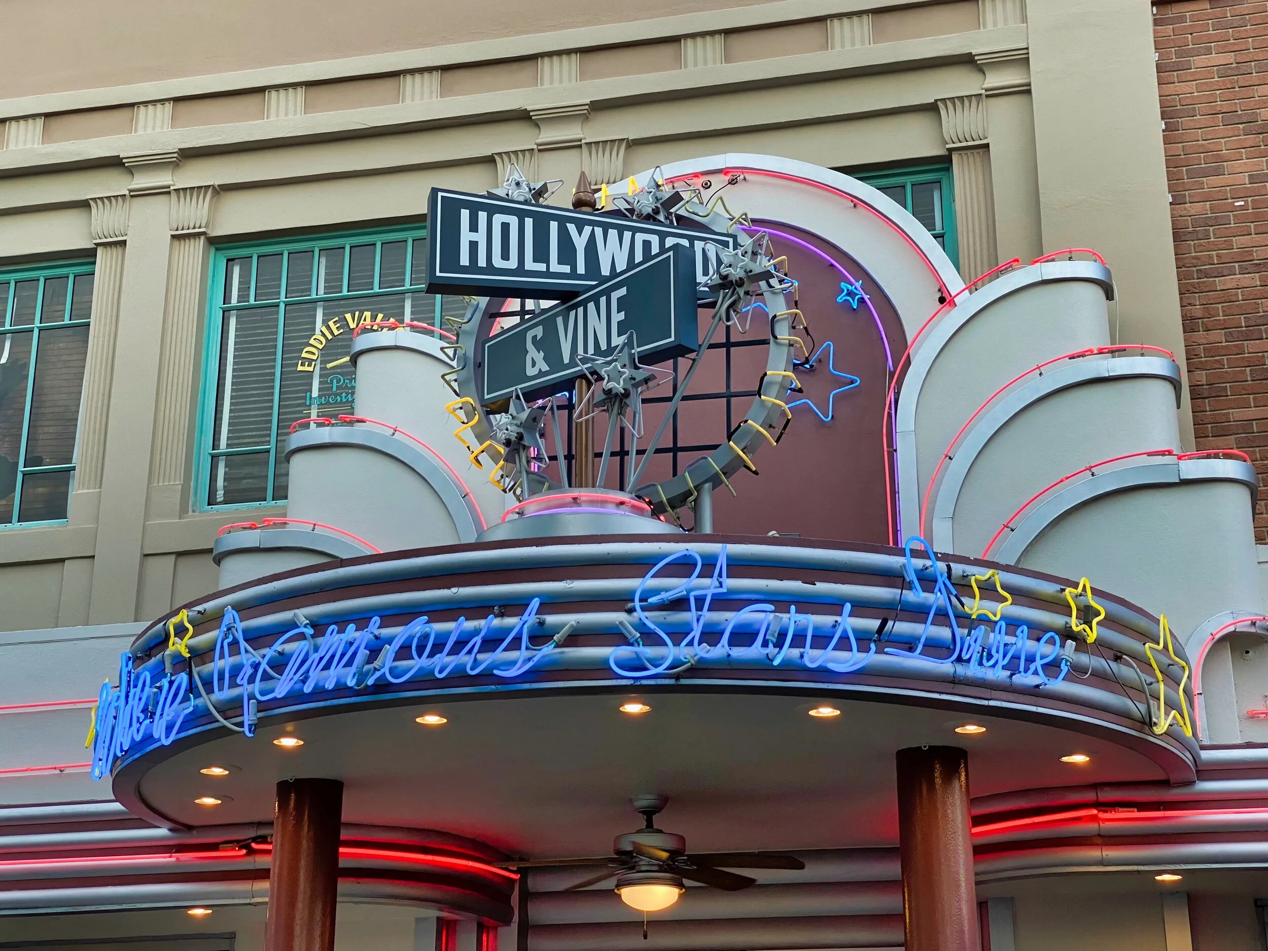 Hollywood &amp; Vine Allergy-Friendly Breakfast Family Style Menu