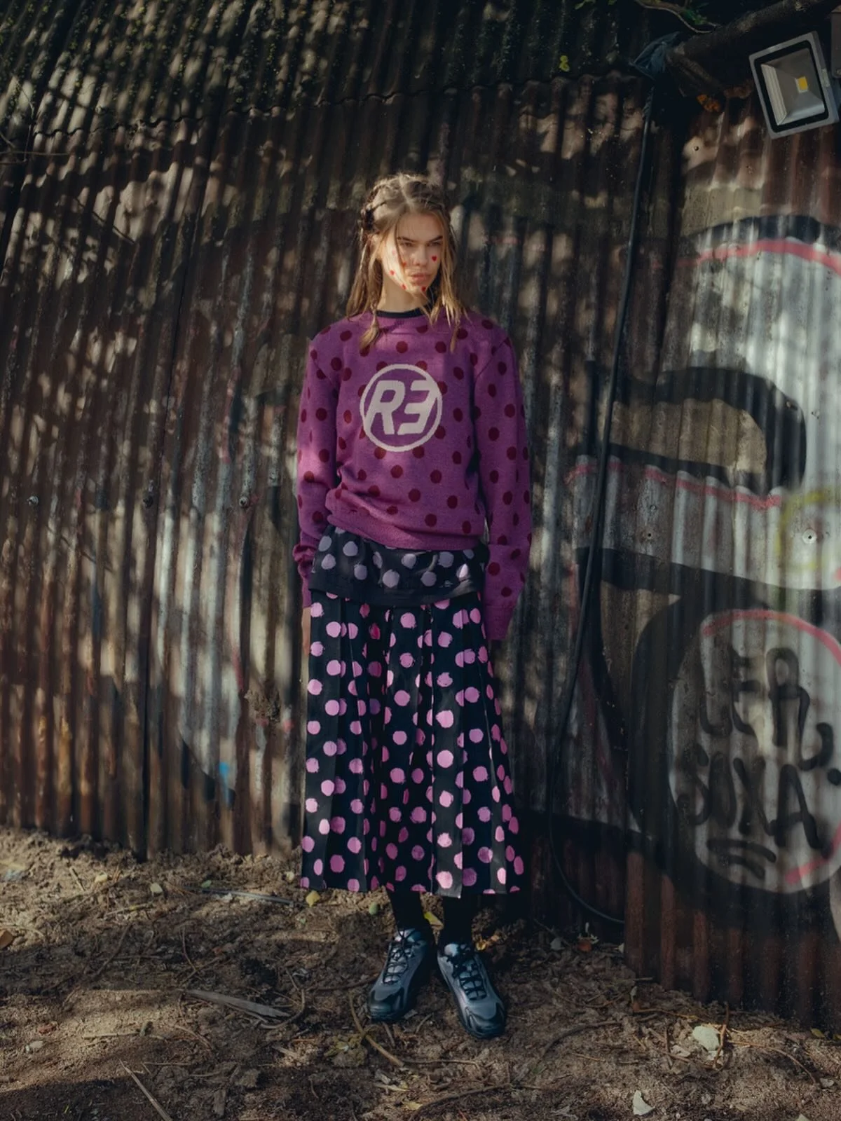 backstage and runway photos by @kristianpresnal 
one of my favourite fits i worked on for @rolf_ekroth s/s26 🔥
knit design by me
polka dot print designed and made by me 
Biggest thanks to everyone who was a part of this:
Creative Director: @rolf_e