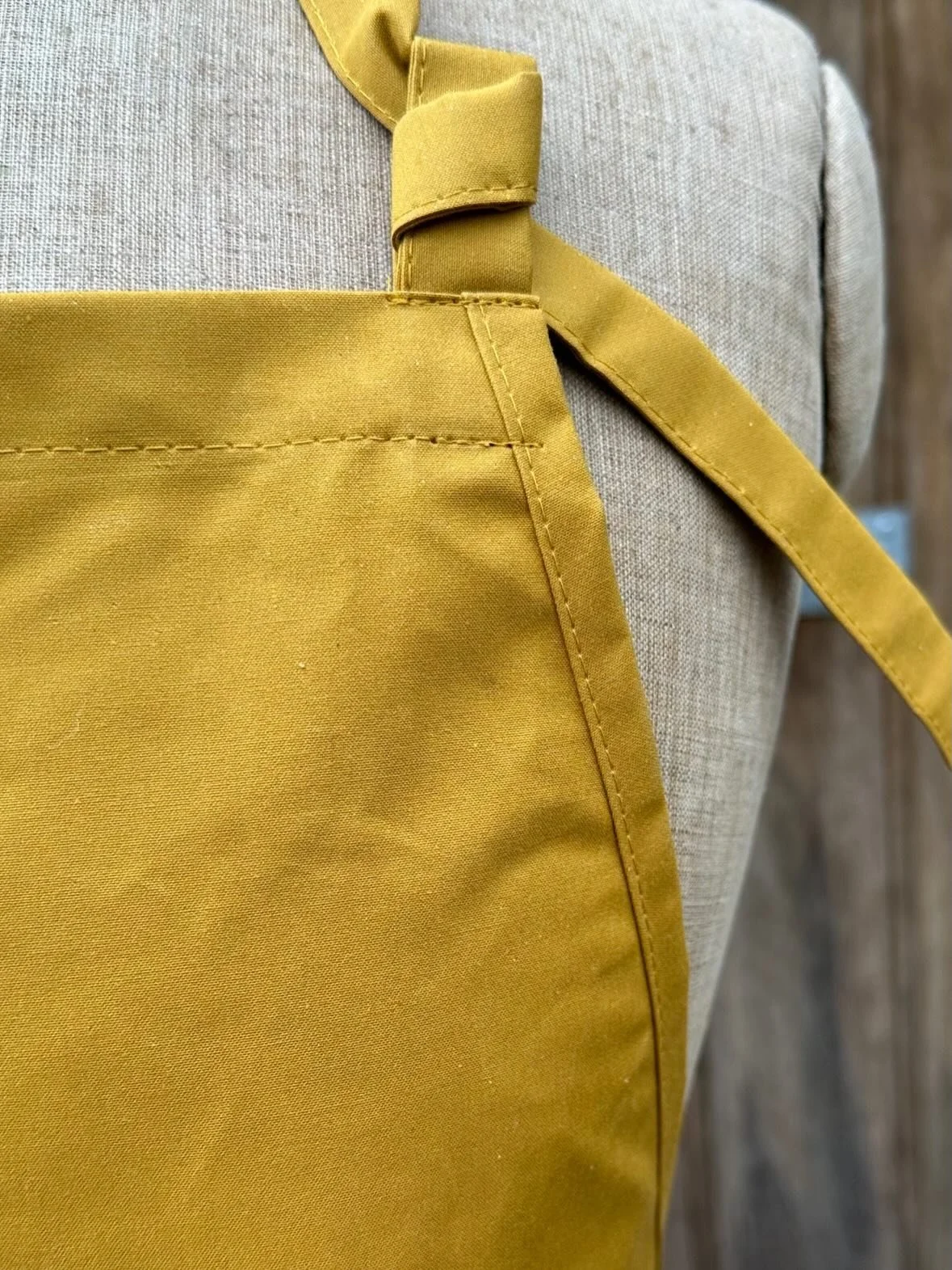 Spring colour!
&lsquo;Mustard&rsquo; in our new hand washable Dry waxed cotton.
Hardwearing and will age beautifully with time and wear.
#fieldware #theartofcraft #apron #aprons #madeinsomerset