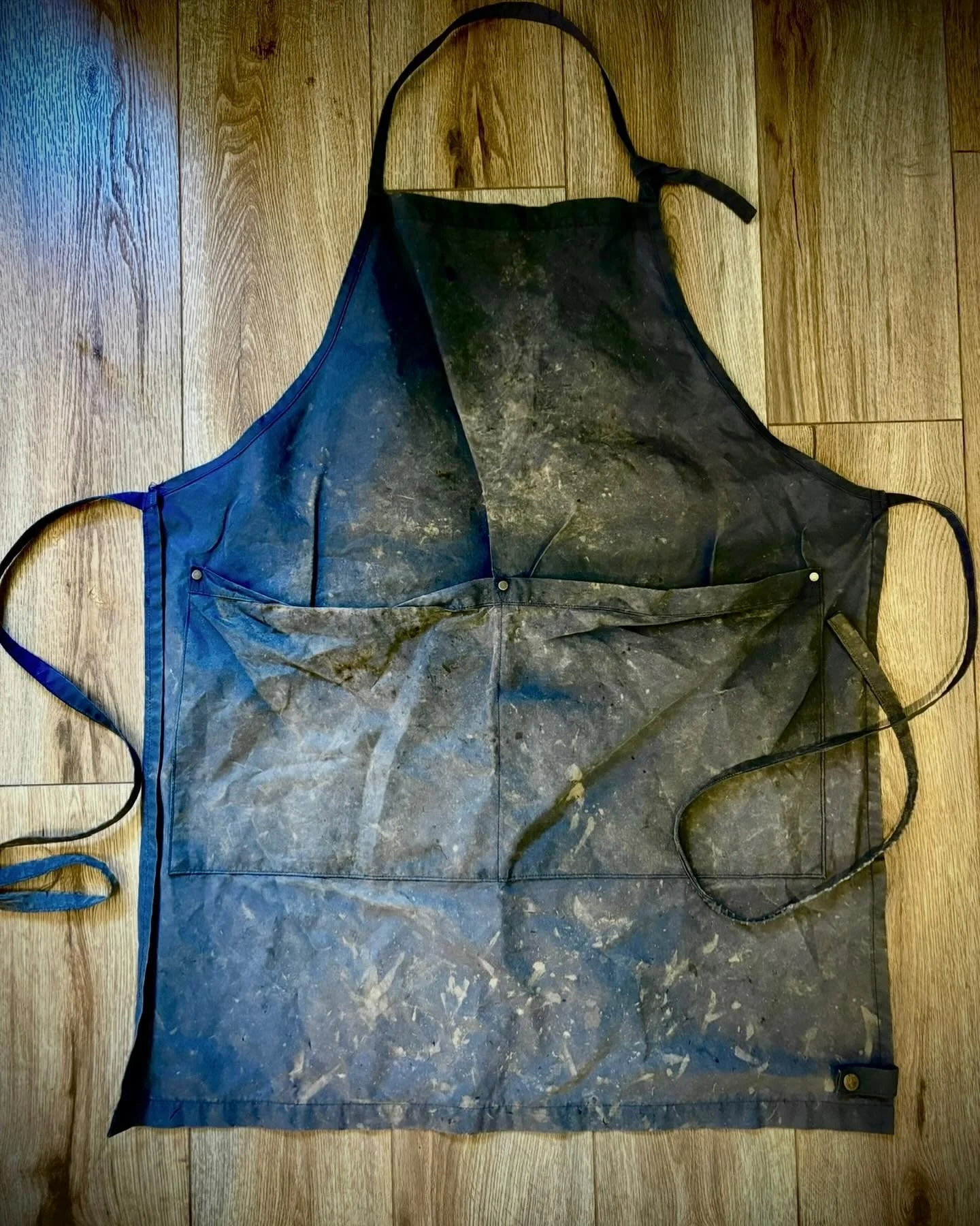 The patina tells a story!

We love to hear from our customers and we were delighted to receive a message from Koji, a hair stylist in Hawaii.
He reordered one of our aprons and messaged to say he has loved our products since he ordered his very first