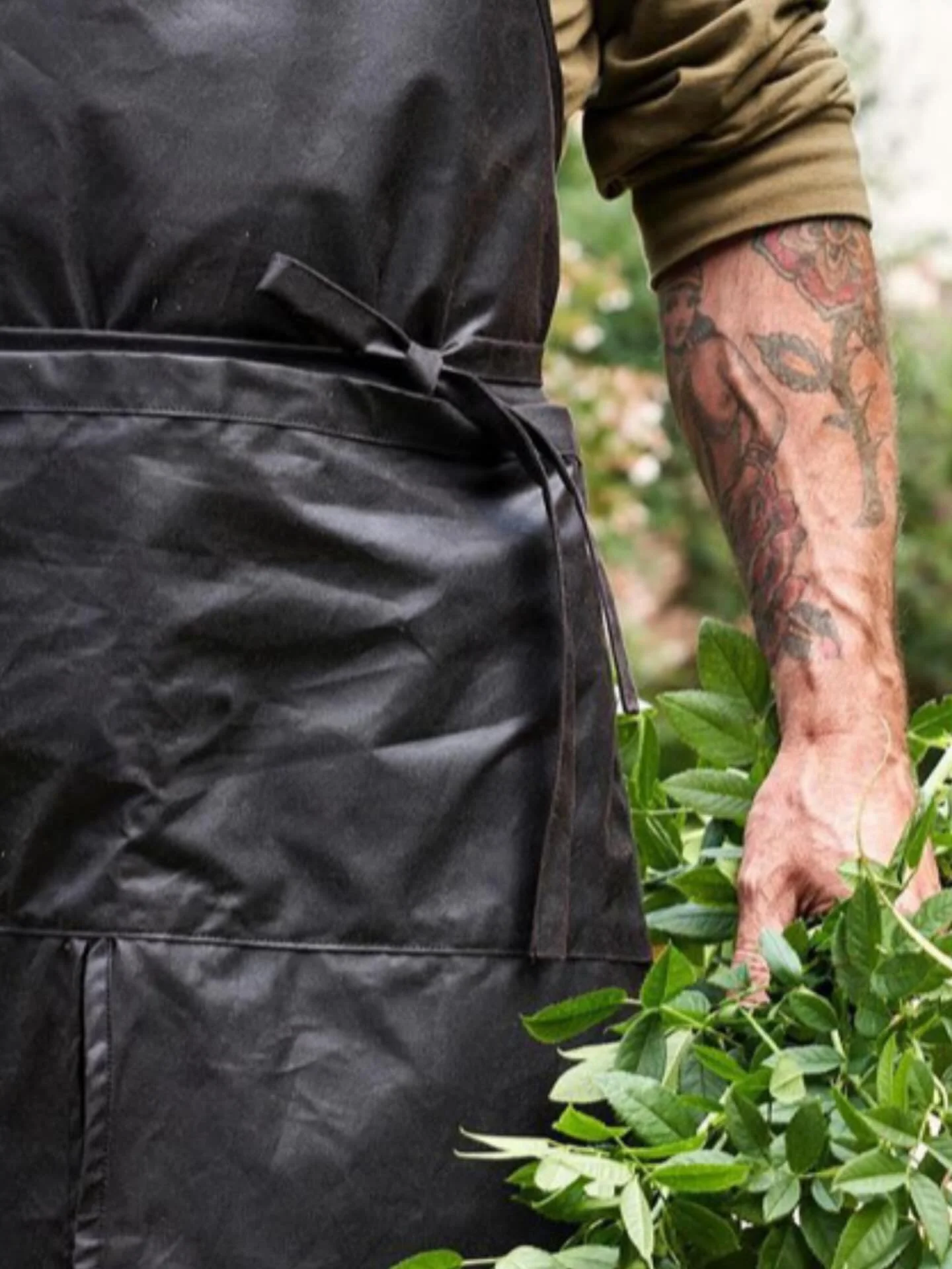Handcrafted from British waxed cotton in our Somerset studio.
Lightweight enough for every day. 
Tough enough for years.

&bull; Lightweight
&bull; Hardwearing 
&bull; Weatherproof
&bull; Designed for all day wear
&bull; Better with age and wear
&bul