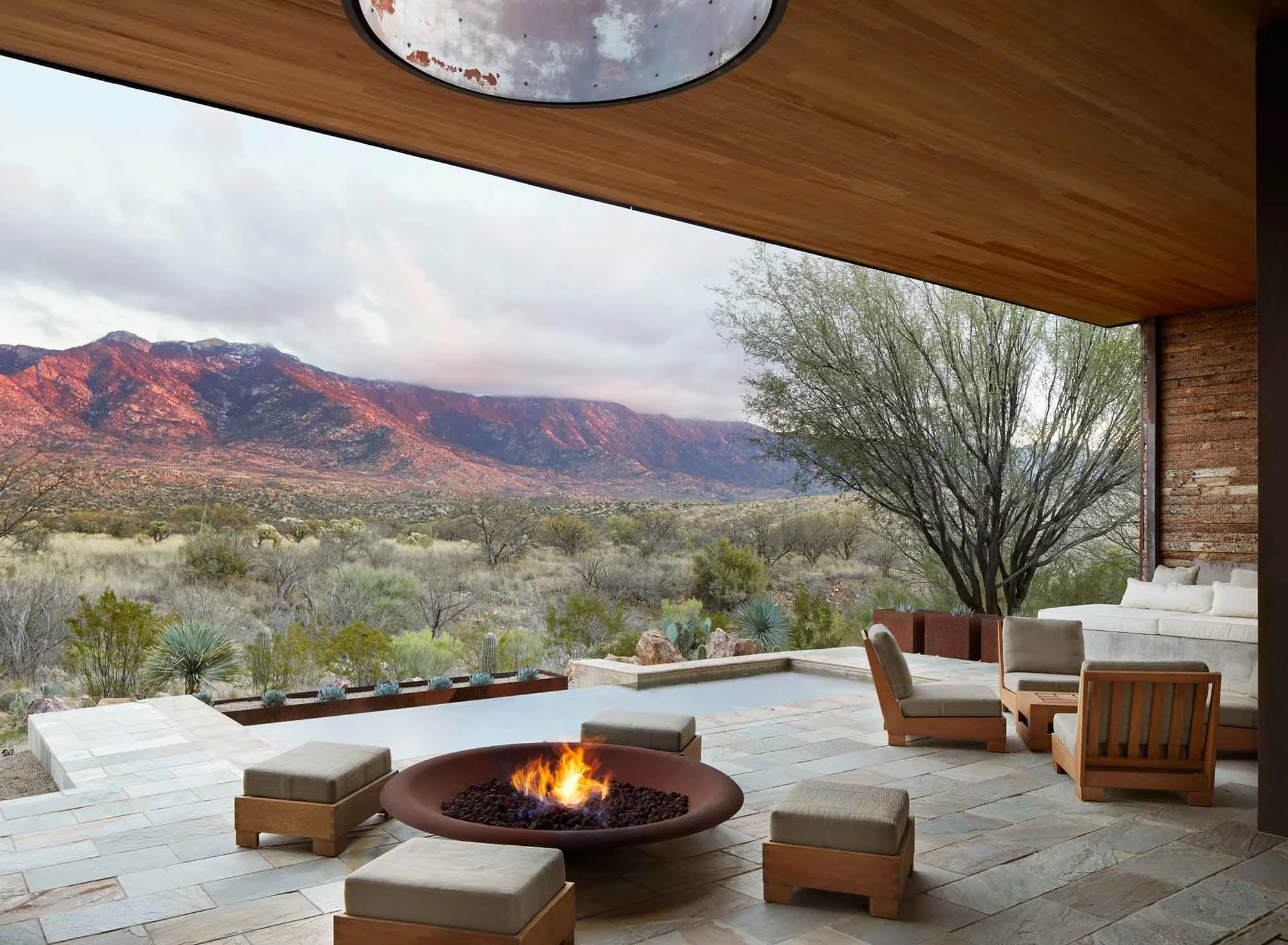 170117_Miraval_0418_v14_patio2_hero.jpg