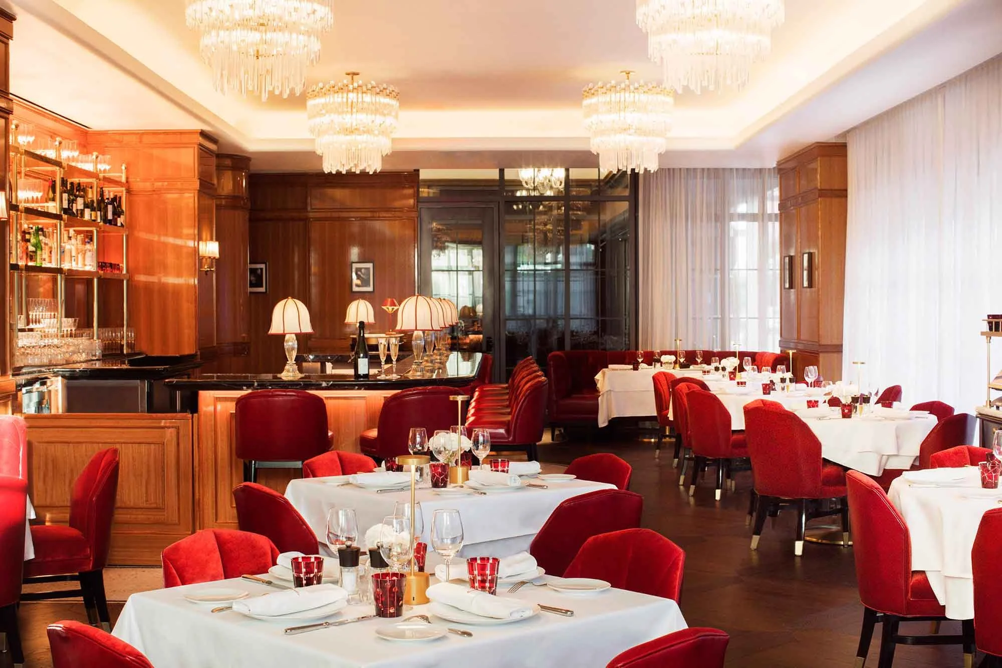 6a--Brasserie-Fouquet's---Credit-Matthieu-Salvaing-Styled-by-Grace-Harris.jpg