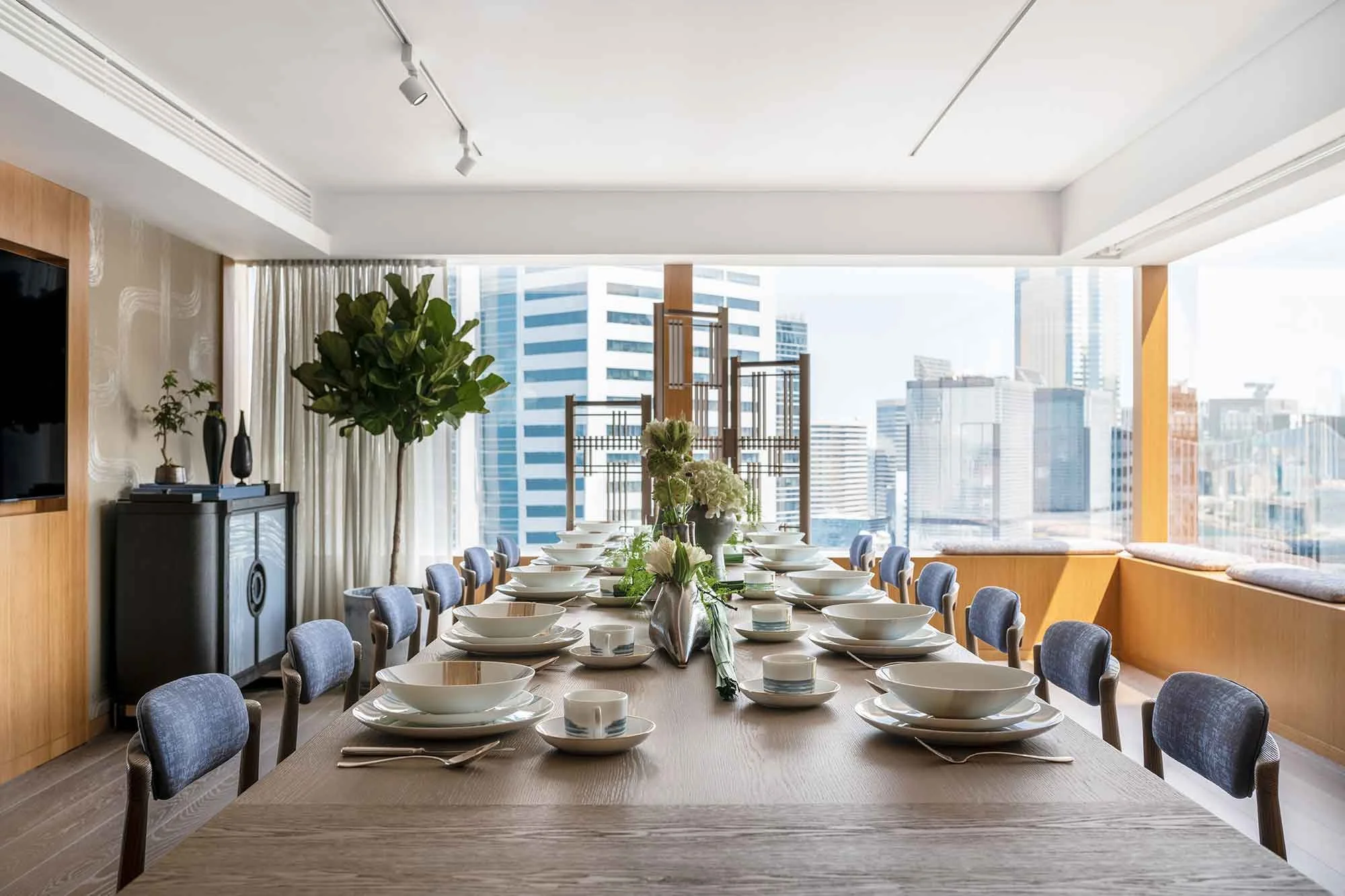 7.-The-Upper-House_Andre-Fu-Suite_Dining-Room.jpg