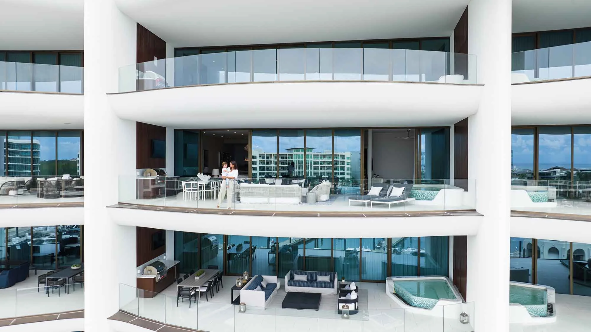 #8_ALB_SquireBalcony_Romain-Reglade.jpg