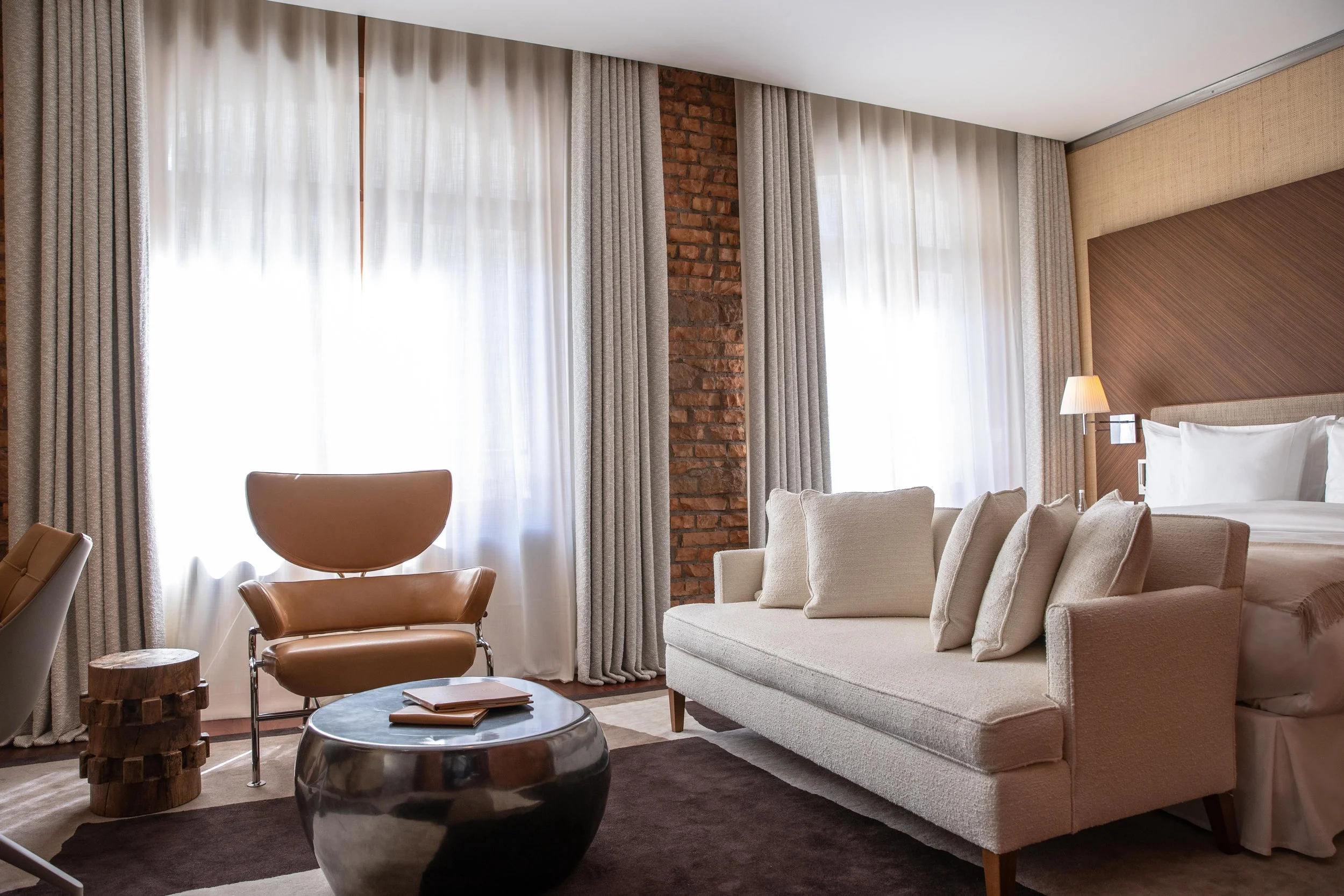 Deluxe-City-Room-La-Reserve-Zurich-1.jpg