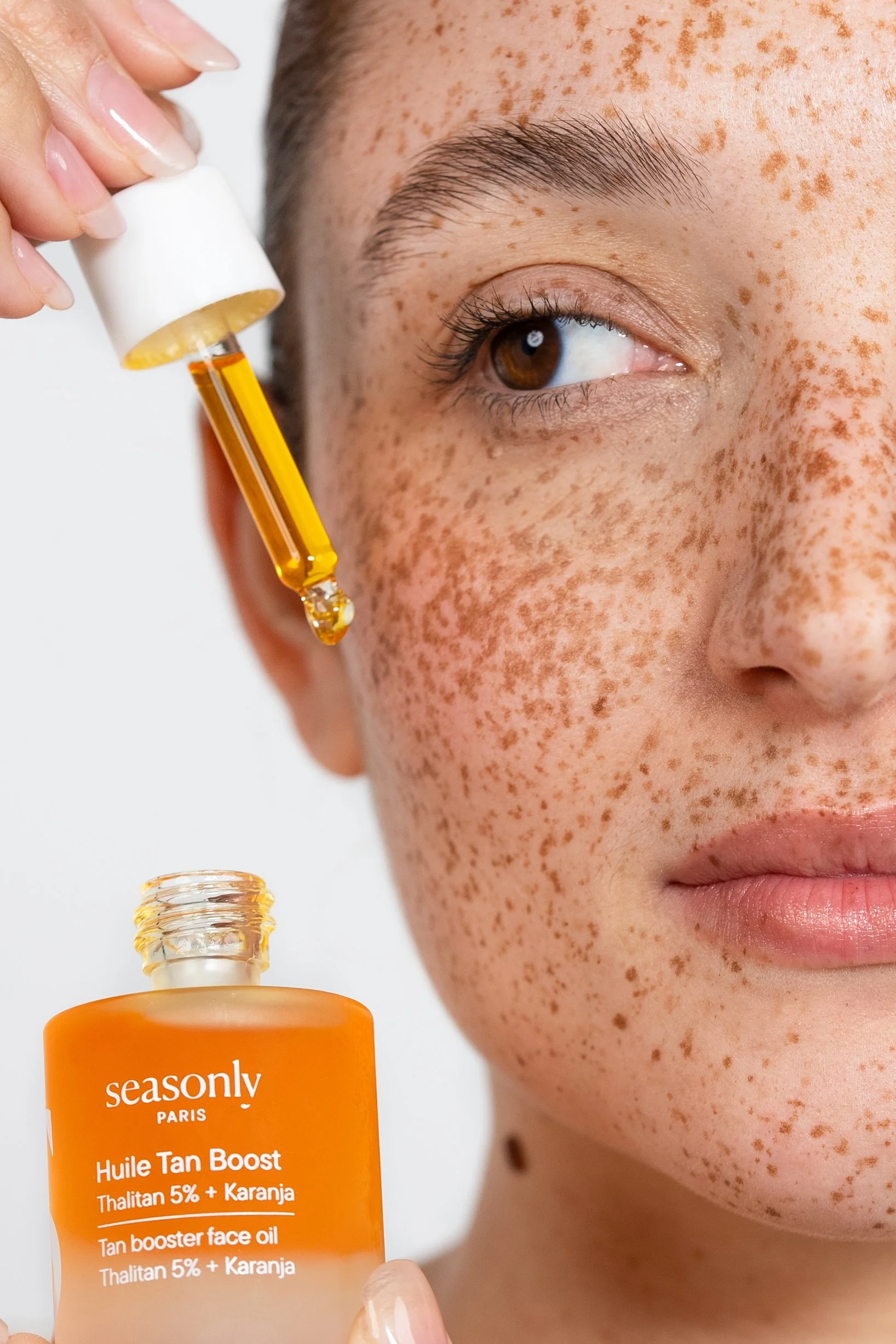 Justine Huile Tan Boost 01 Close-up.jpg