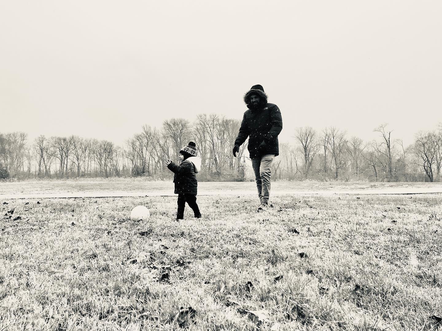 Took a much needed, impromptu fam getaway to the mountains, and it was so refreshing(5/5 ⭐️, would recommend). Spent a few days filled with snuggles, soccer balls, snow, and exploring, just being together while it&rsquo;s just the three of us. Feelin