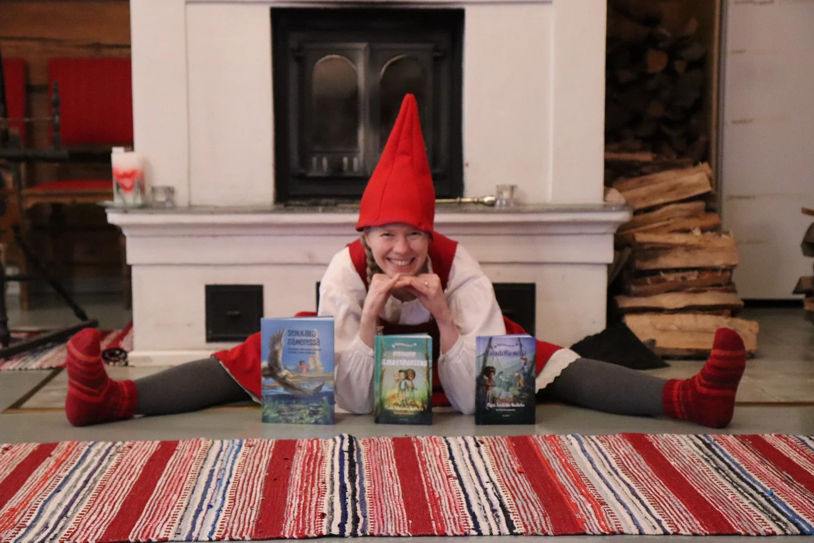 Kirjailijatonttu Oulun kirjallisuudentalon kirjakaupassa ti 9.12.2026 