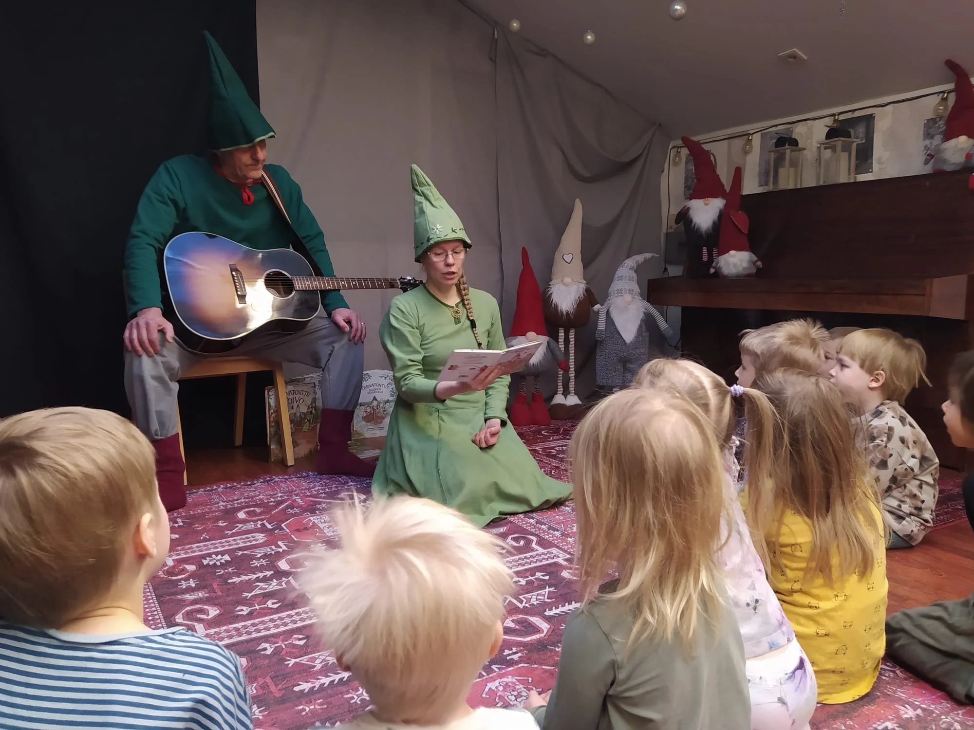 Kirjailija Päivi Tuulikki Koskela kirjailijavierailulla