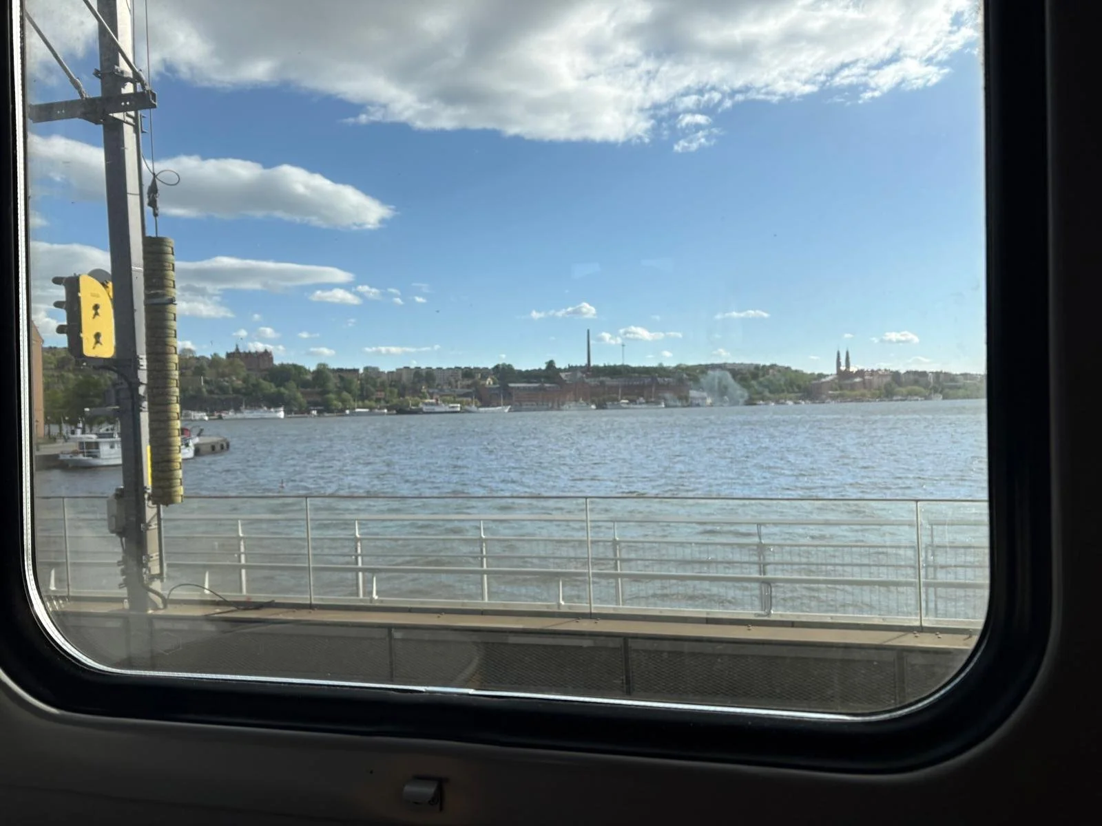 Maisema junan ikkunasta