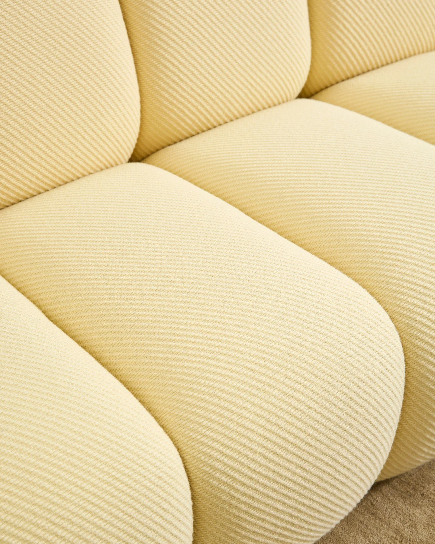 Rich, smooth, and a little indulgent. 🧈✨

@allermuir&rsquo;s Aura Lounge draped in @Gabrielfabrics UMI 62158