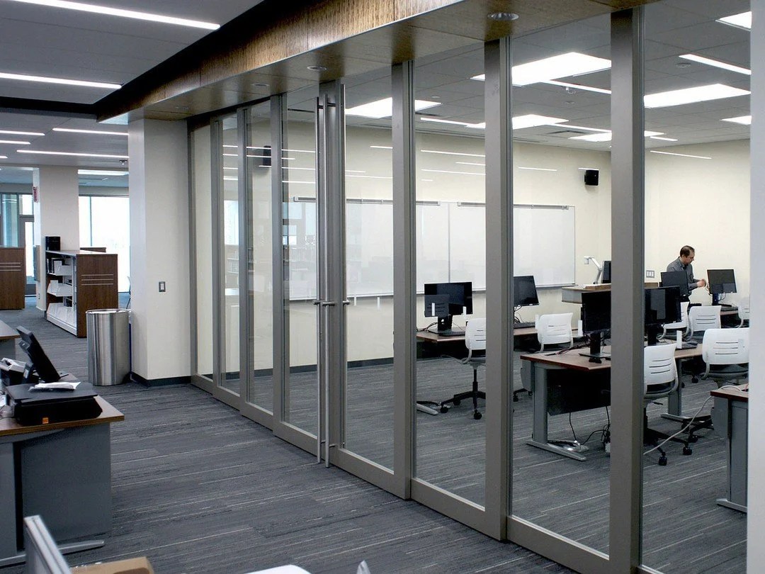 Clear glass walls promote natural lighting and transparency across any building, reducing the need for artificial light and benefiting the well-being of students or staff. 

Facilitate collaboration and allow for easy reconfiguration with @kiwallsolu