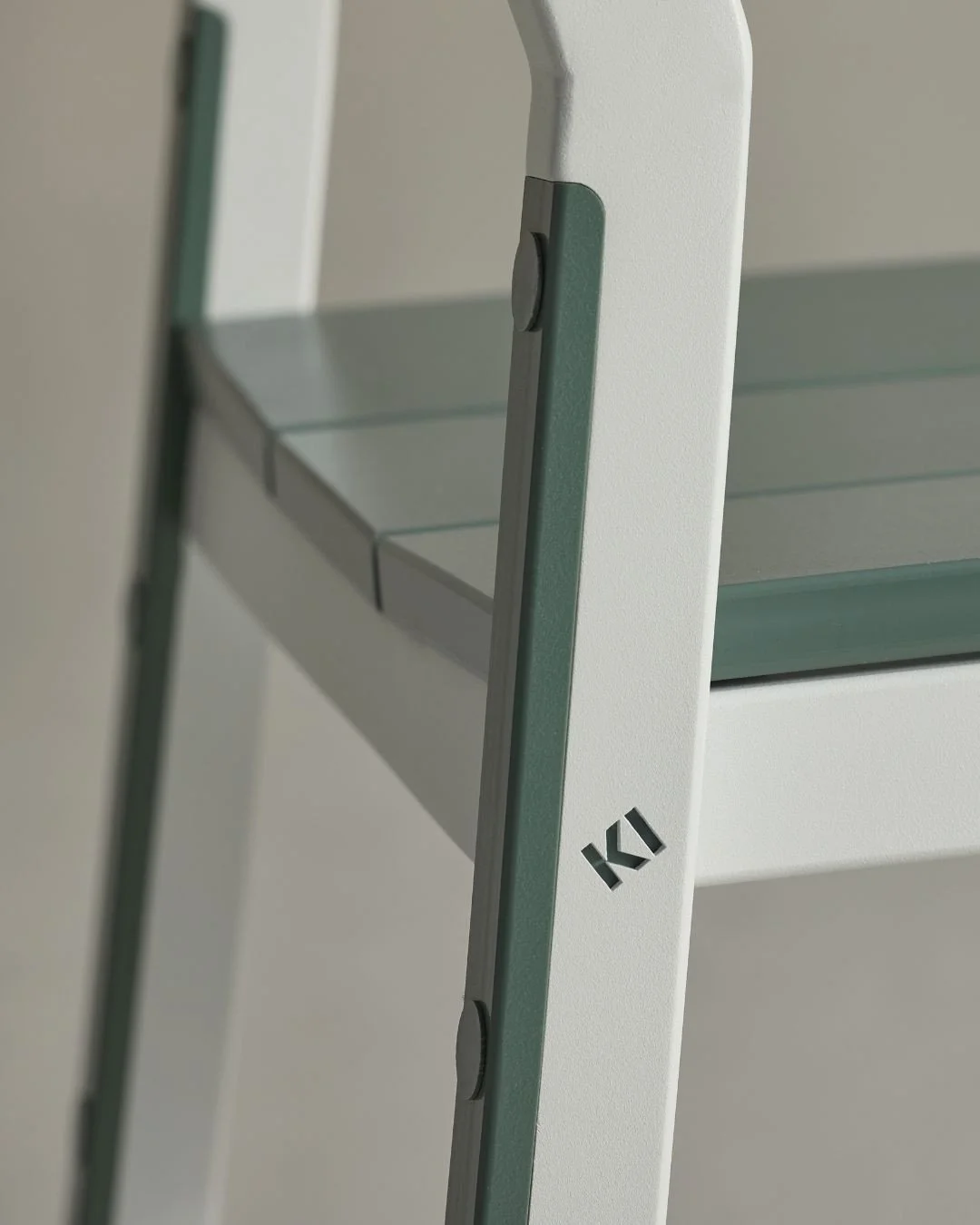 Outspan ➡️ Outside

Built with outdoor-ready powder-coated steel and durable polyethylene surfaces, it&rsquo;s made to handle the elements without sacrificing a clean, design-driven look. @kifurniture