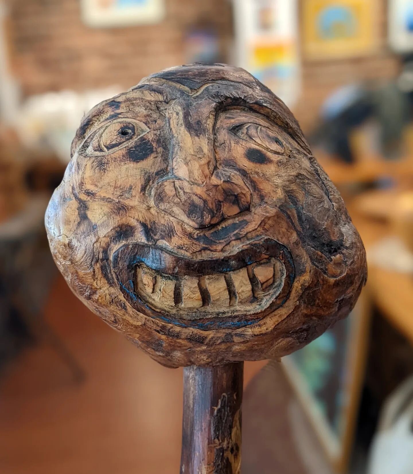 There is always someone interesting to meet at The Puffin Gallery!

(Carving in wood burl by David Brooks.)