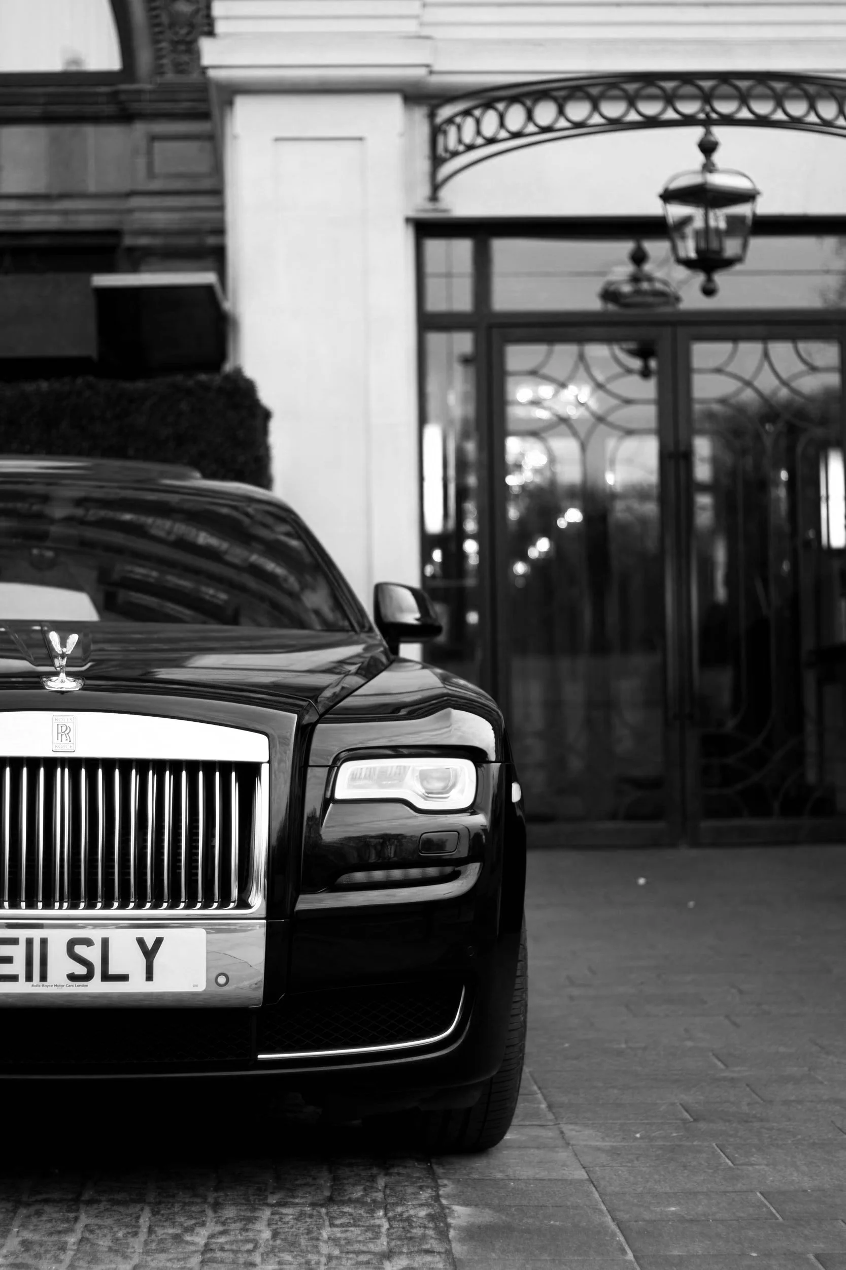 rolls royce luxury vehicle
