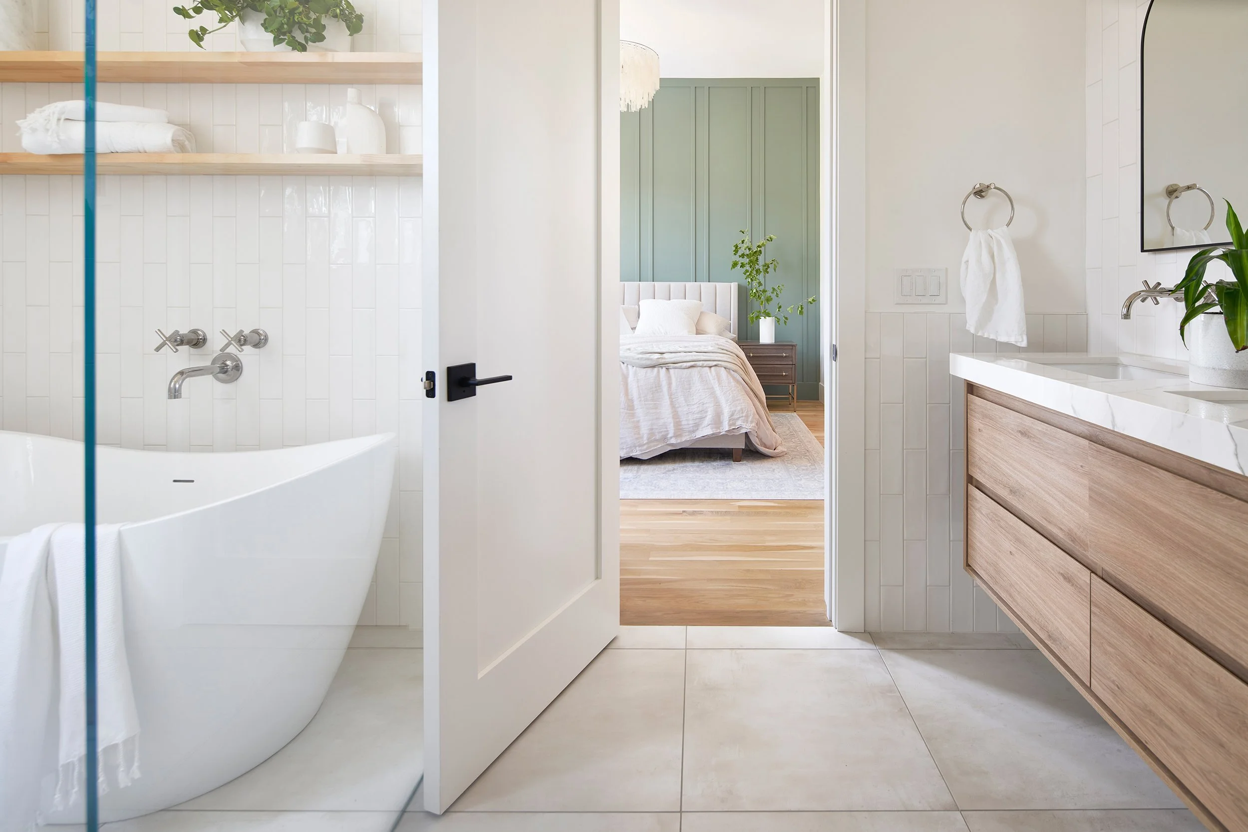 34-TEN_RESIDENTIAL_WICKER COURTYARD_BATH.jpg