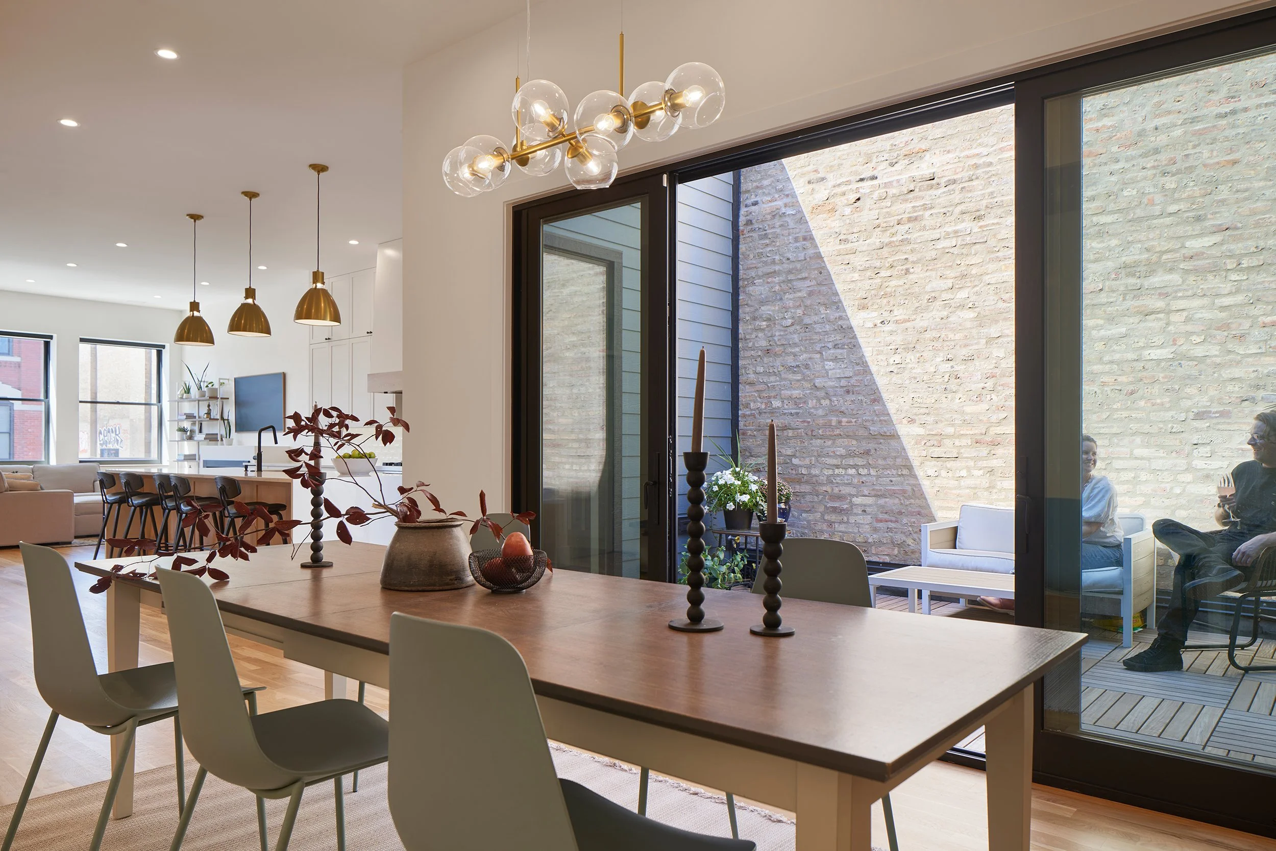 34-TEN_RESIDENTIAL_WICKER COURTYARD_DINING TO COURTYARD.jpg