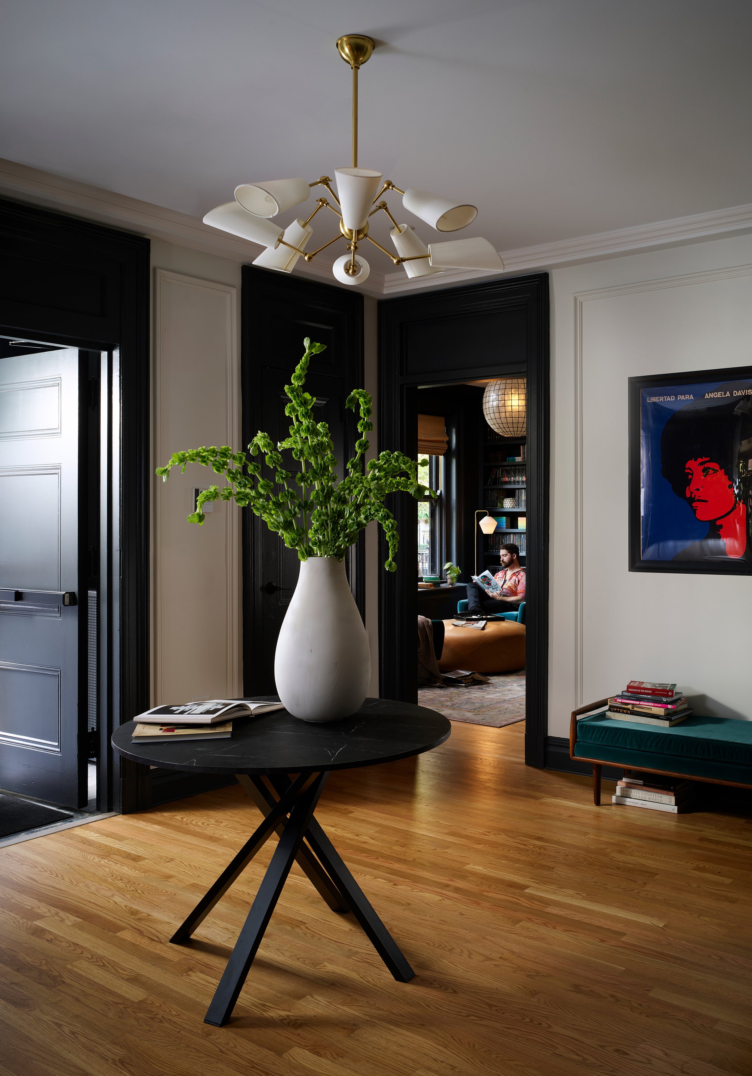 34-TEN_COMMERCIAL RENOVATION_HAYMARKET BOOKS_ENTRY FOYER.jpg