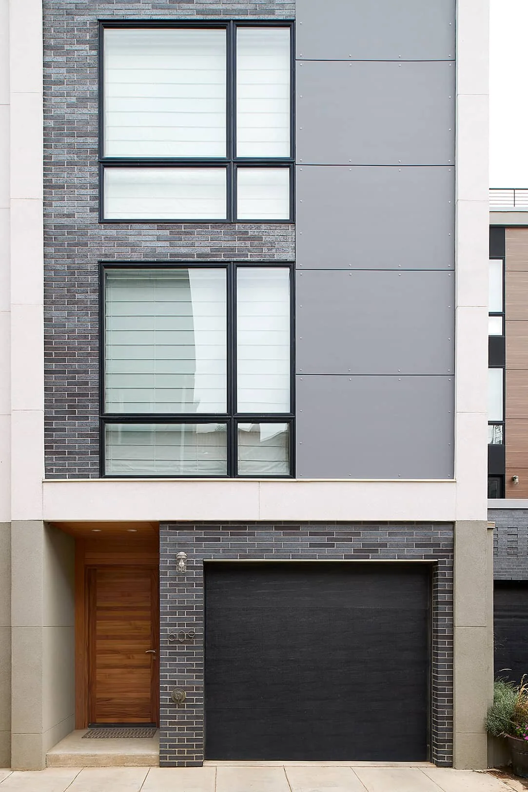 plachter_lores_queen_exterior_02_v2.jpg