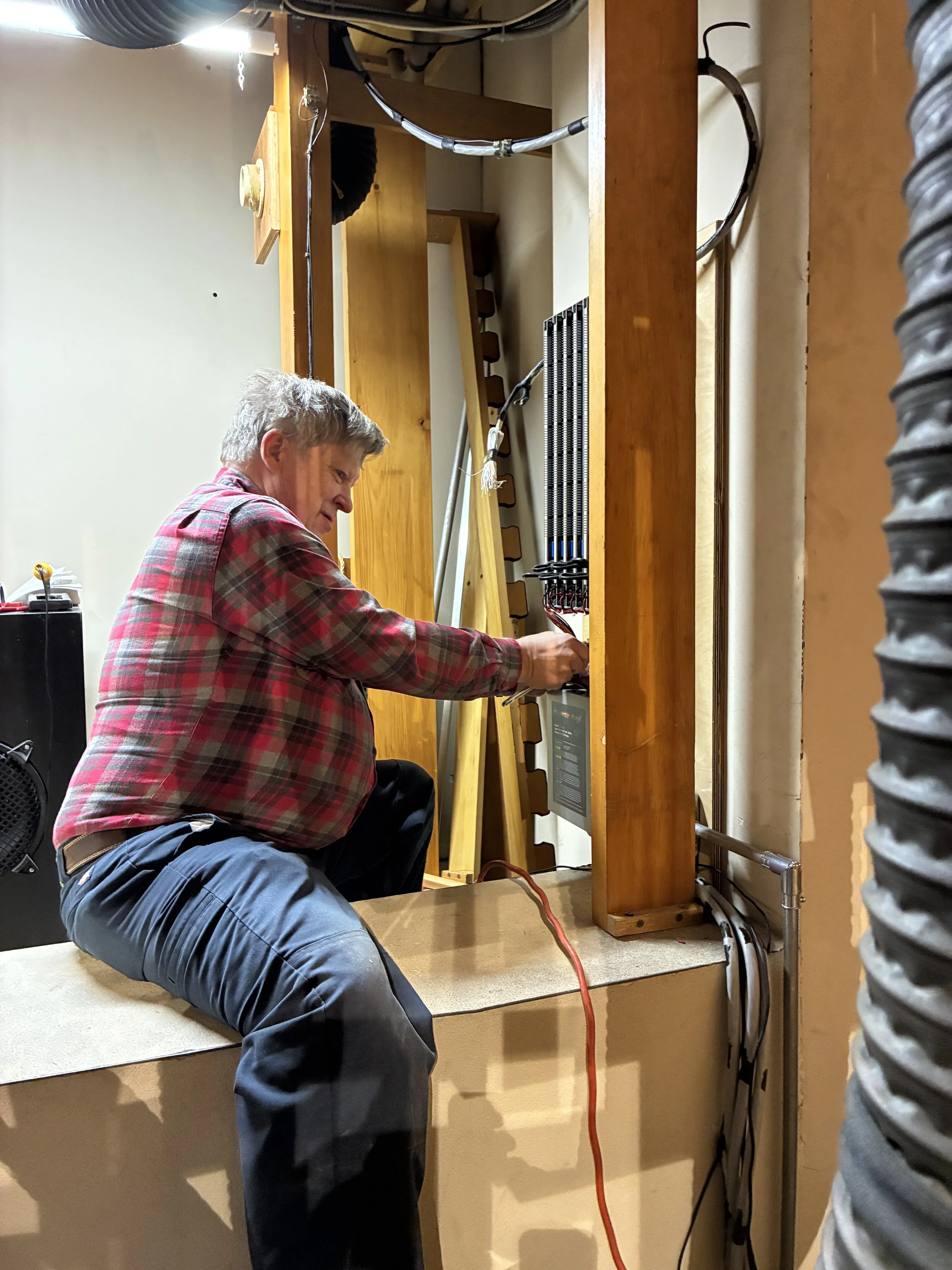 Rick wiring west chamber cage2.jpeg