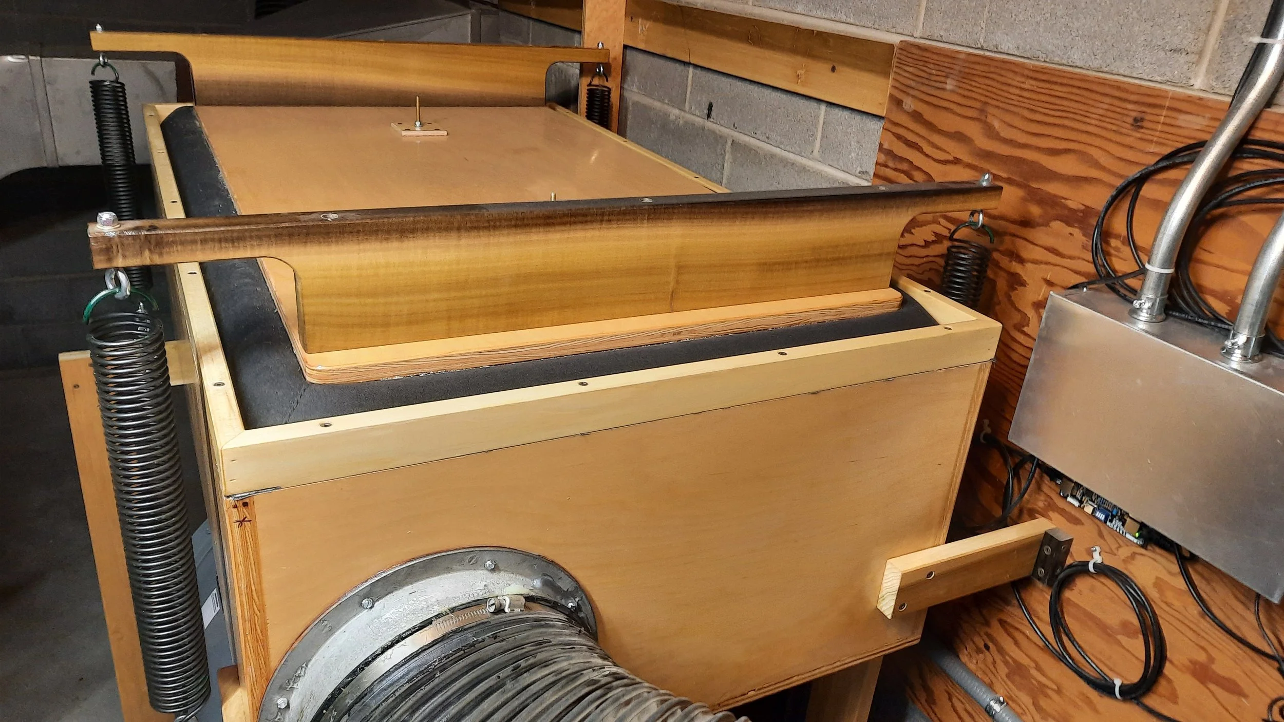 Static reservoir for organ blower.jpg