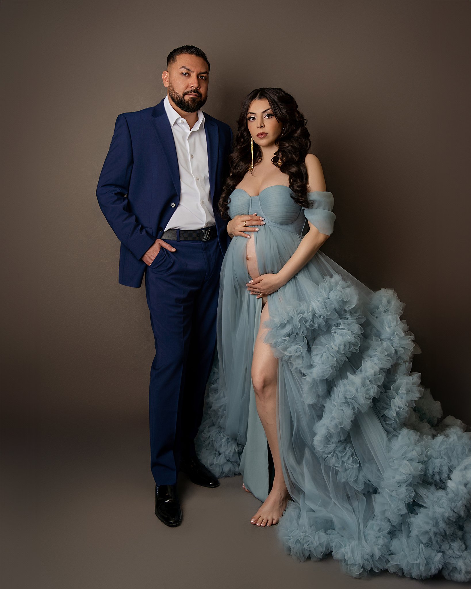 This dress? Part of my studio wardrobe.
The posing? Fully guided.
The feeling you walk away with? Priceless.
If you&rsquo;re expecting and want to feel seen, not just photographed, let&rsquo;s talk.
.
www.trangstudios.com/contact
.
Hair and makeup by