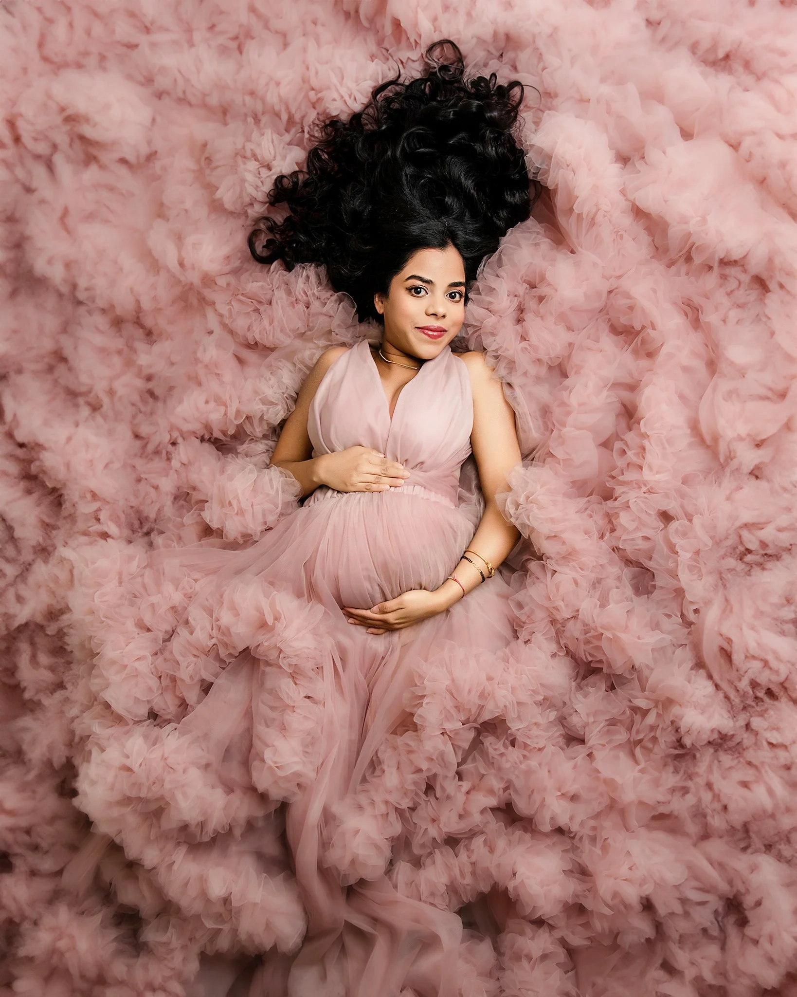 Between meetings, baby kicks, and wondering if I remembered to move the laundry to the dryer&hellip; scheduling a photoshoot felt impossible. But this mama? She just showed up and we took care of everything else.
.
www.trangstudios.com
.
Hair and mak