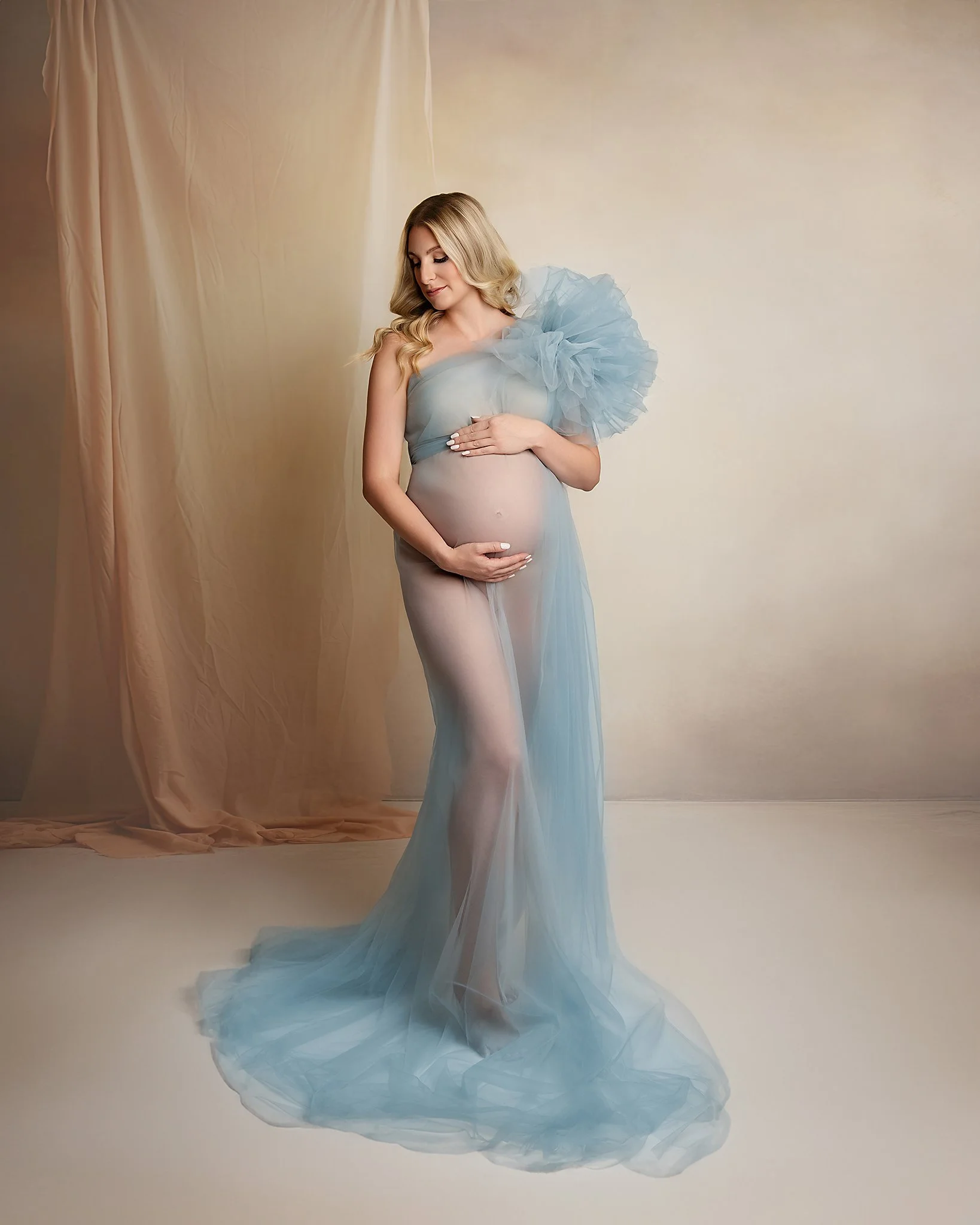 The to-do list will always be long. But this moment, your bump, your glow, your transformation, only happens once.

Let&rsquo;s make time for this. It&rsquo;s easier than you think.
.
www.trangstudios.com
.
Hair and makeup by Jessica @jessica.hairand