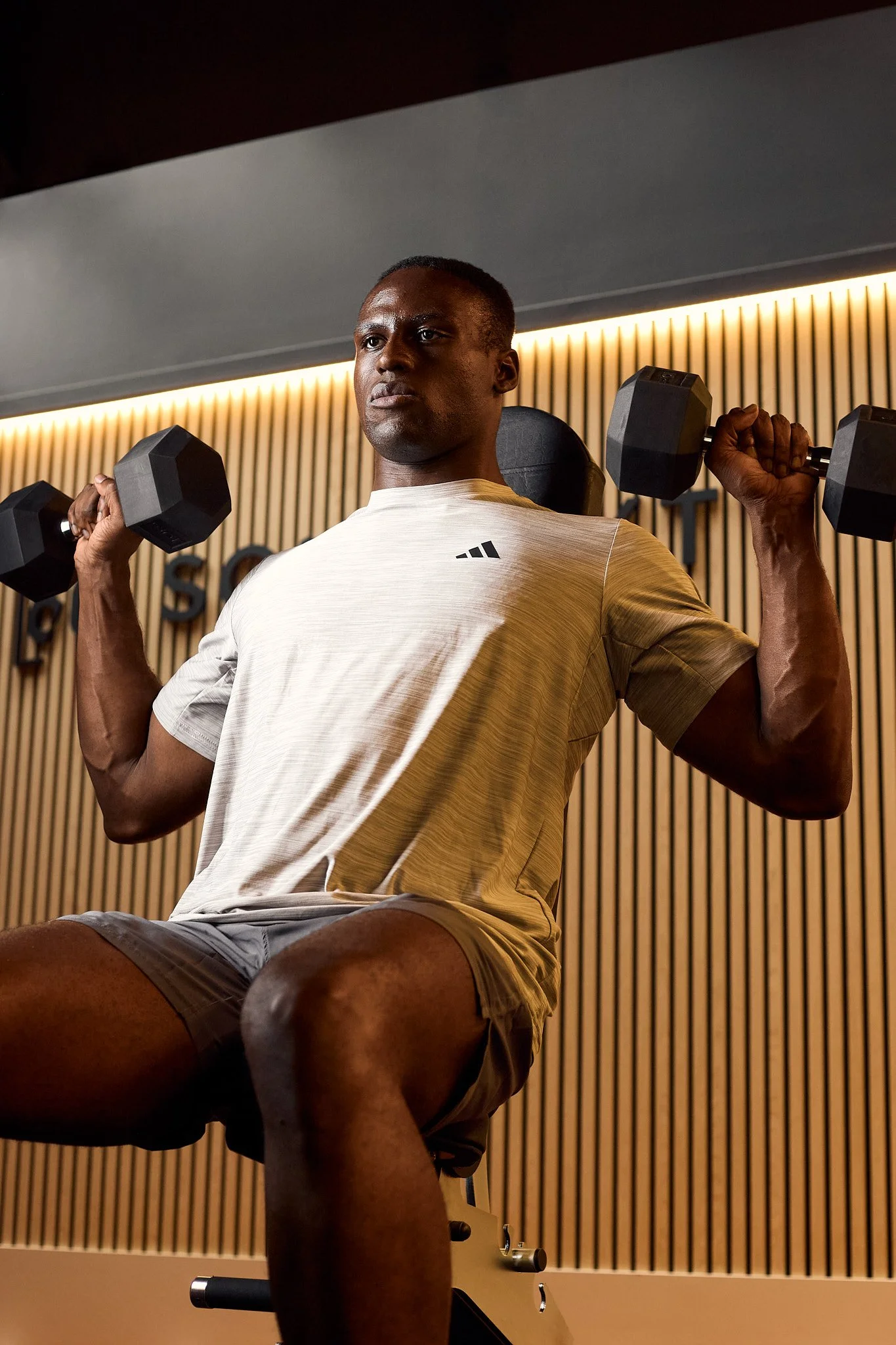 Travis London1716.jpg