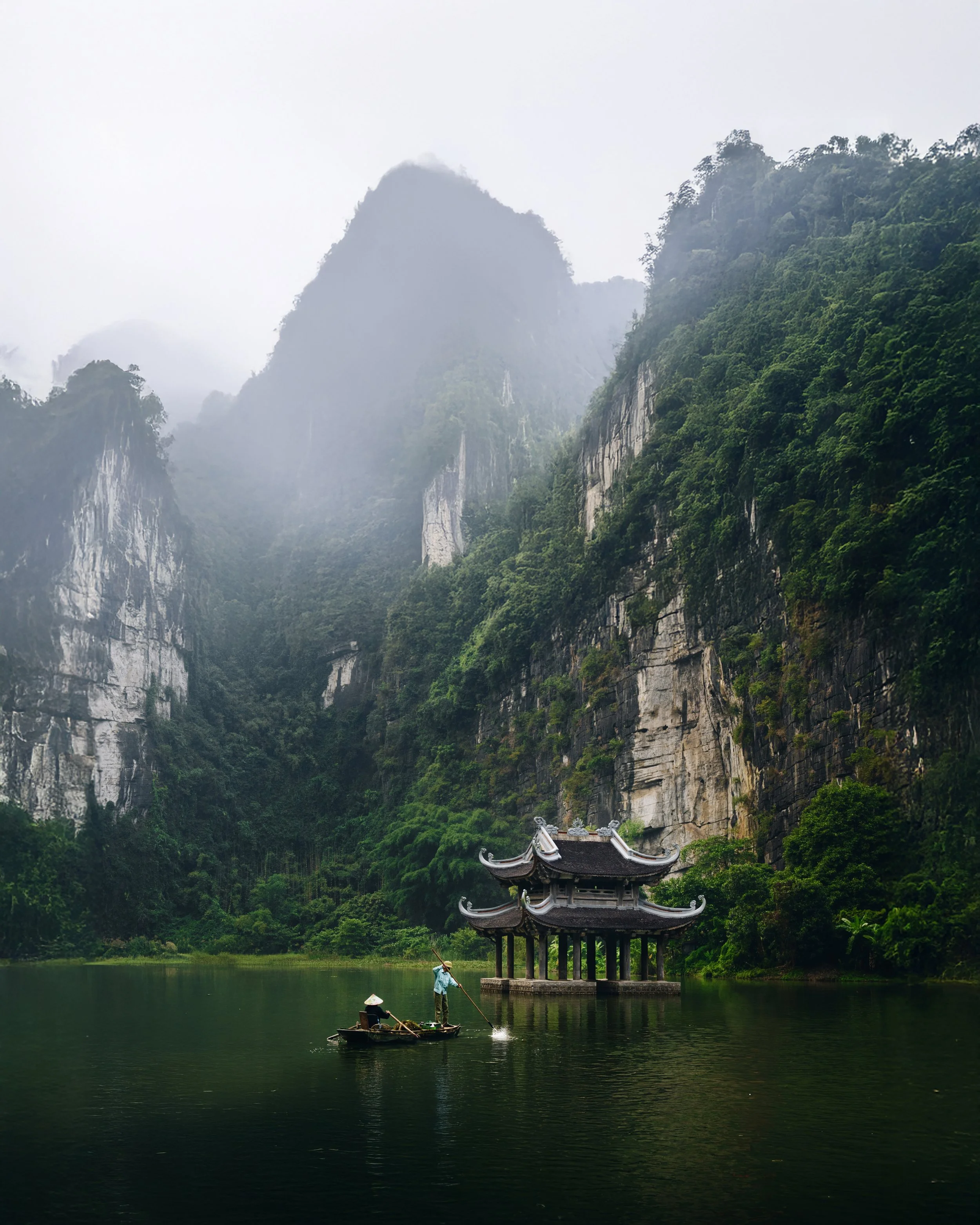 Photo de groupe lors d’un voyage avec Copines de Voyage au Vietnam, capturée par Pauline Simon.