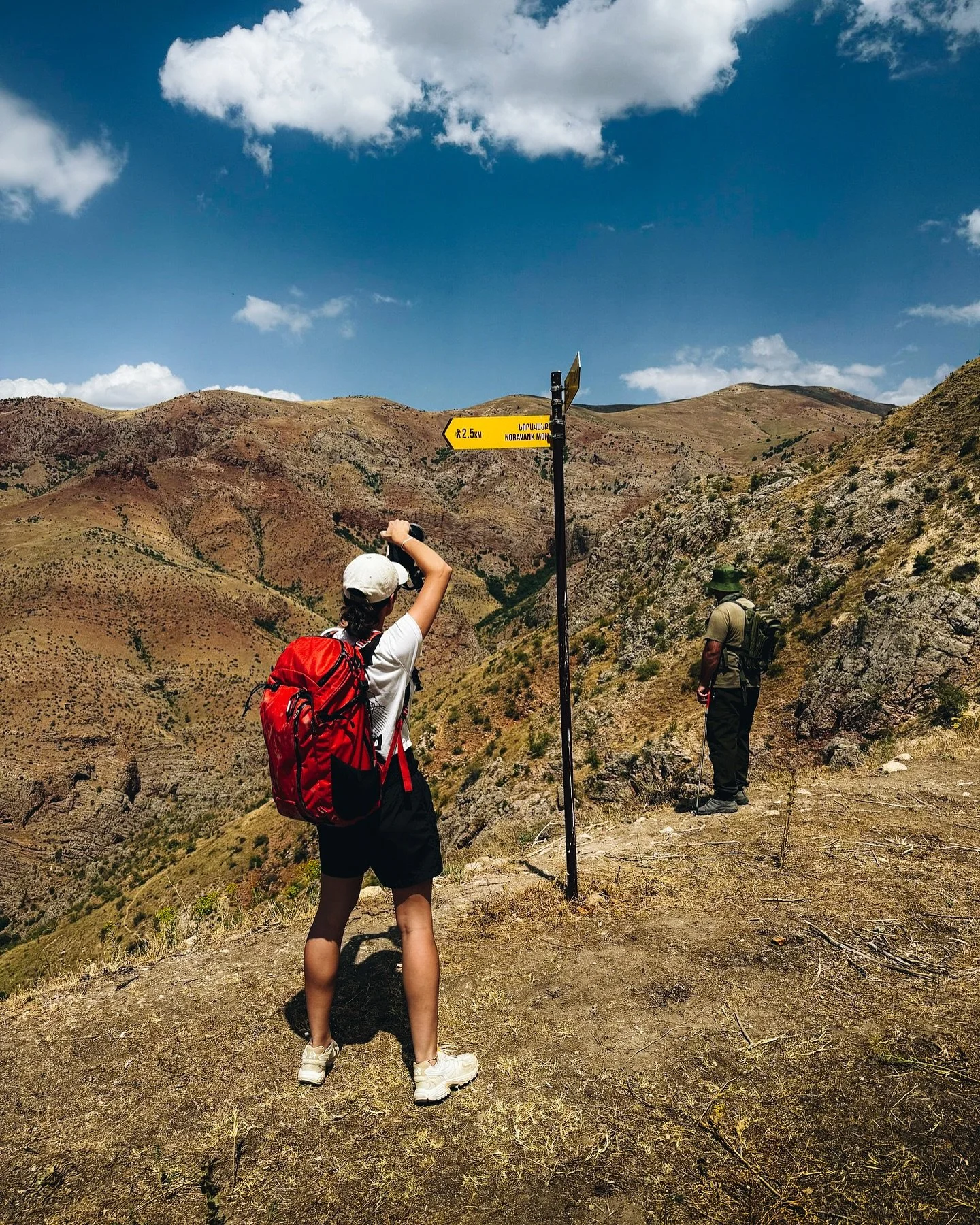 Life lately… 🫀
Je n’ai pas été très présente ici ces derniers temps! Avec un mois de juin chargé en prestations, un besoin fort de passer du temps en nature, la découverte de la course à