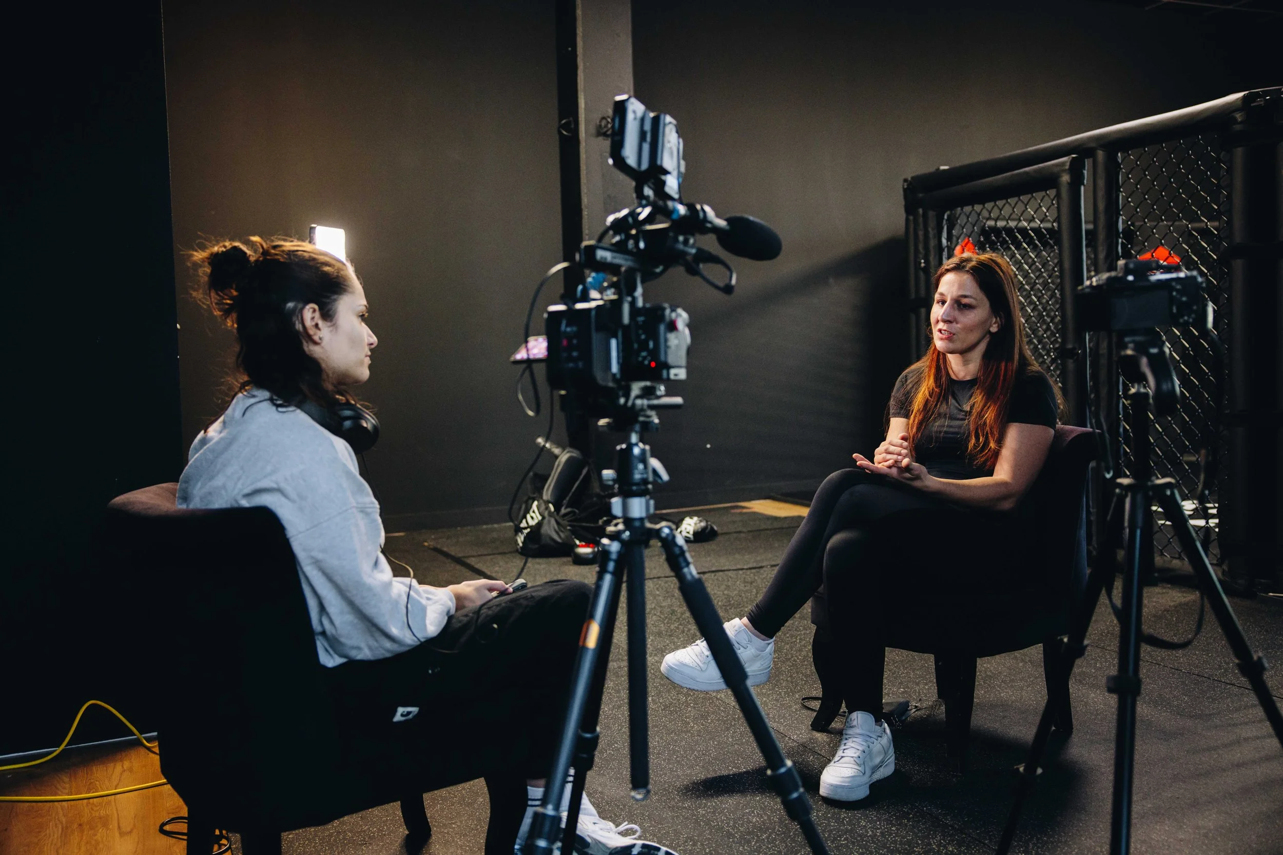  tournage Thaïlande, Muay Thai, coulisses documentaire, cheffe opératrice, Musicbed, run and gun, S-Log3, sport documentaire, résilience, boxe féminine, Universal Martial Arts Film Festival 