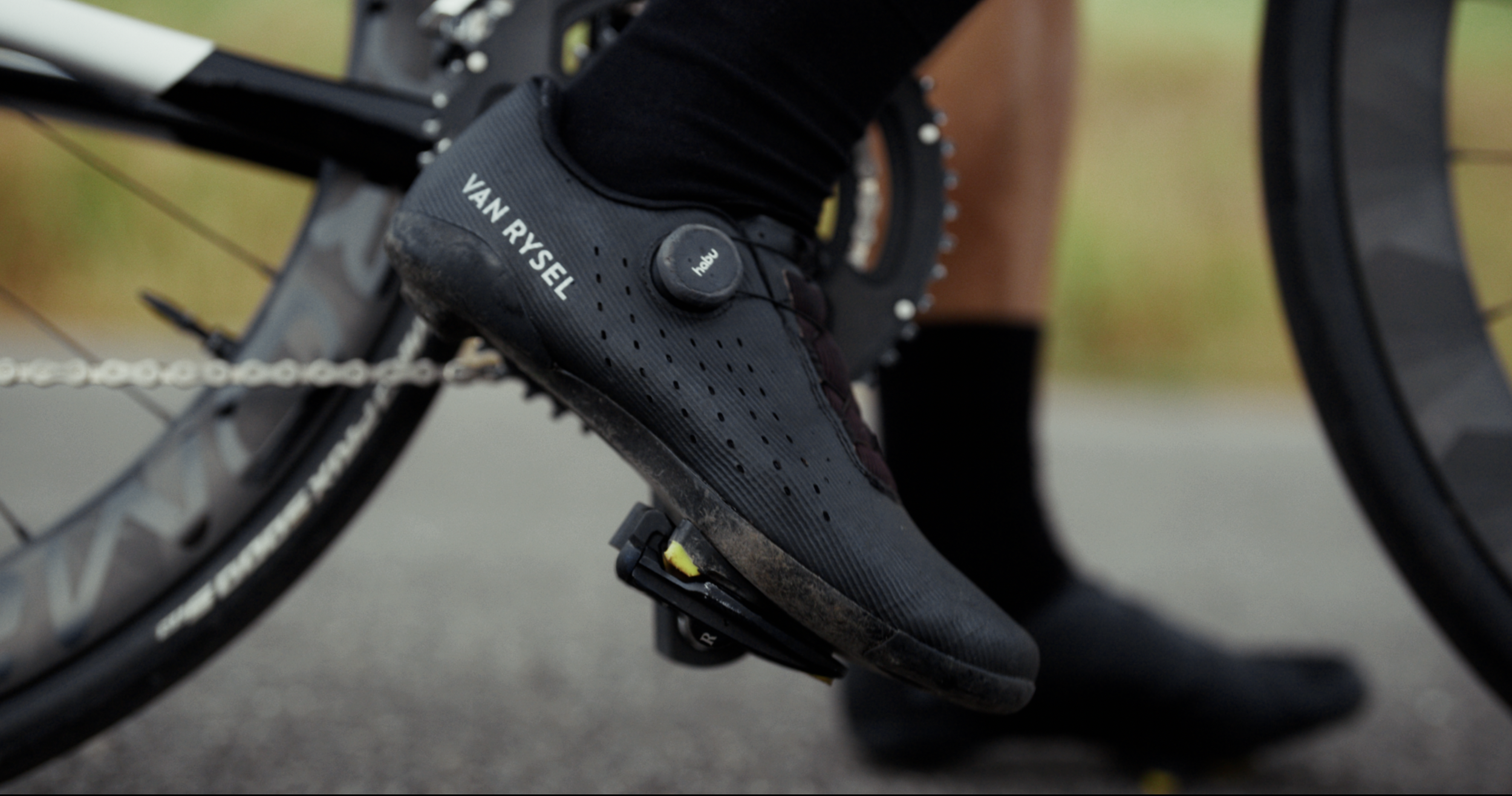 Macro sur chaussure de cyclisme Van Rysel, détail équipement