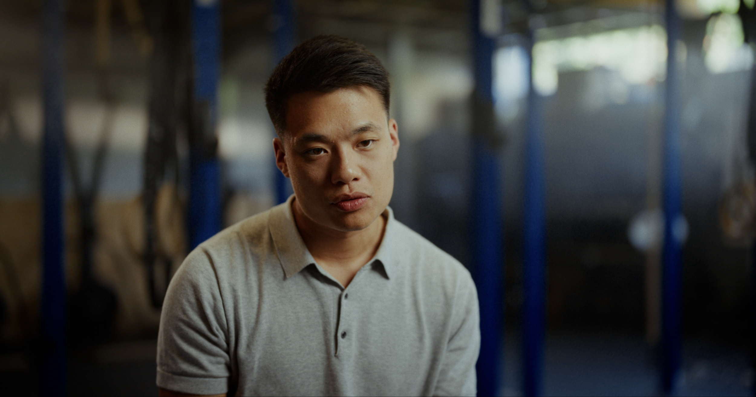 Portrait d'un sportif au regard concentré, entre deux épreuves — film Sony FX5