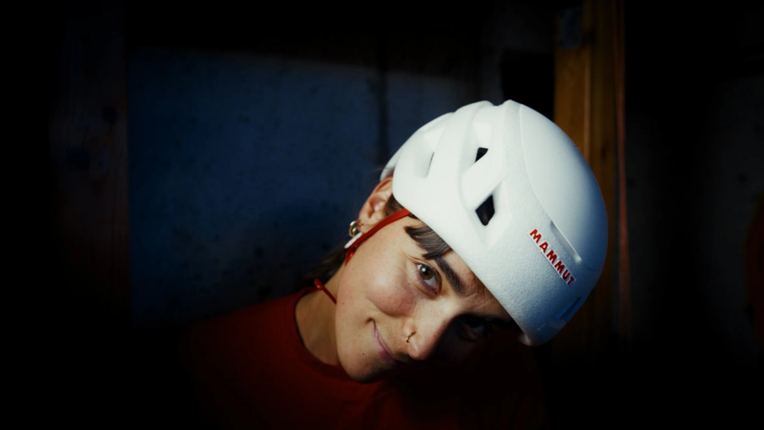 Portrait de Marie Gamen casque d'escalade Mammut, film de marque
