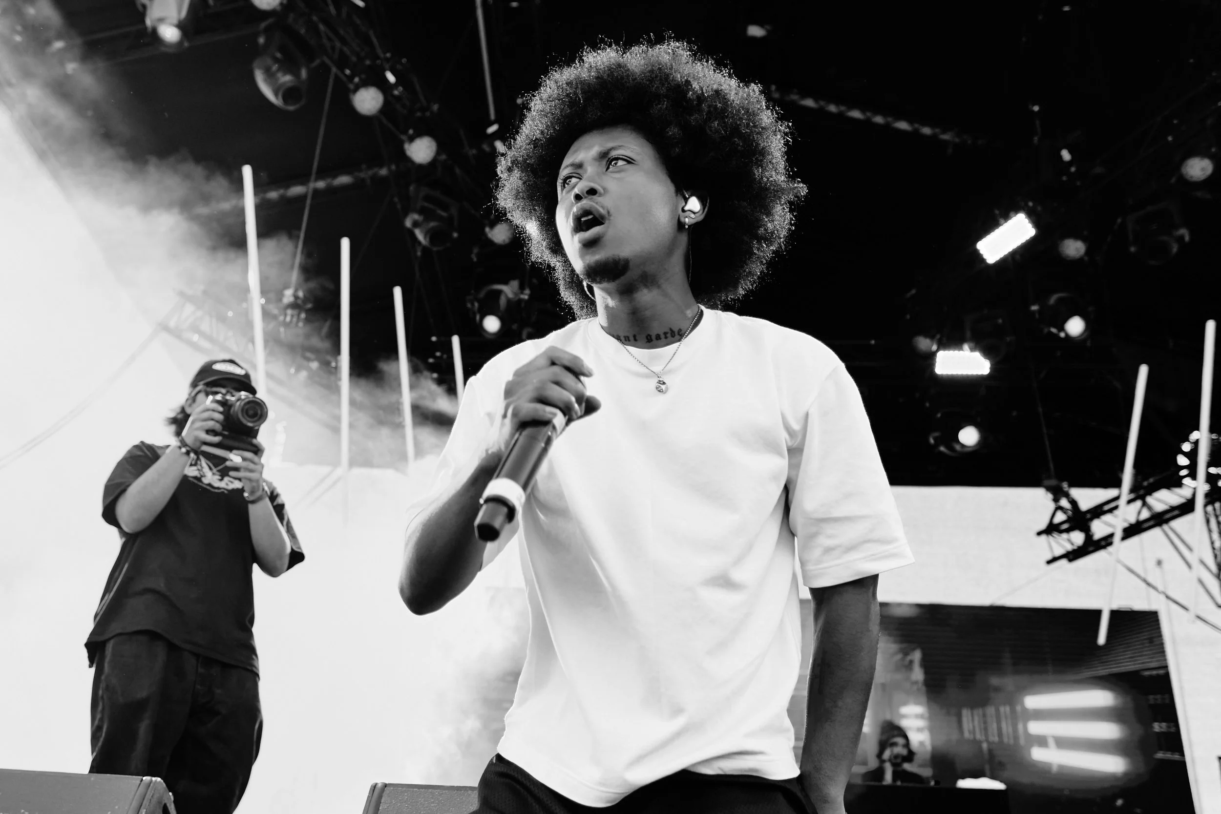 Konsertfotografering Oslo – artist på scene under live-opptreden
