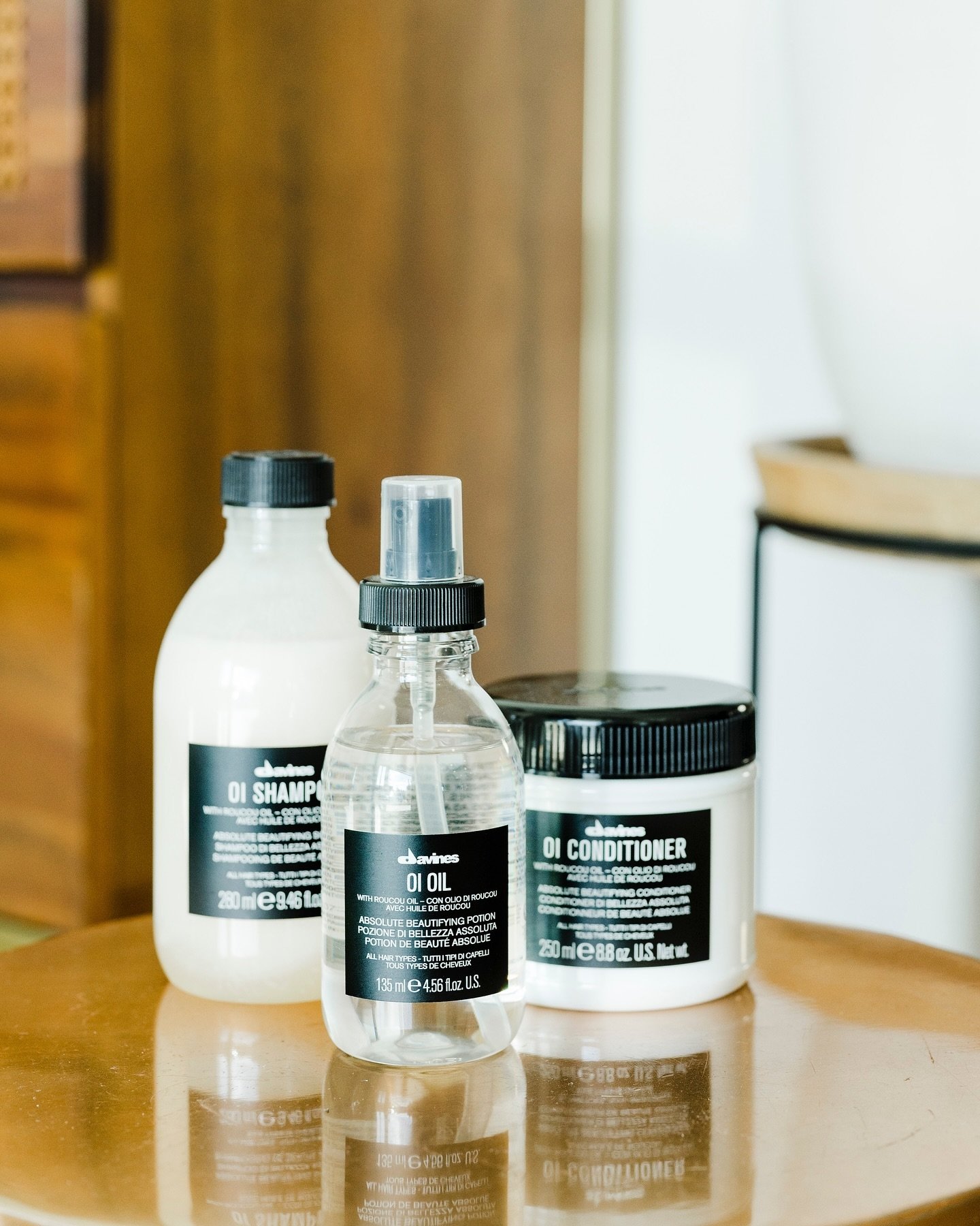 It&rsquo;s Treatment Tuesday, and we&rsquo;re shining the spotlight on one of our absolute favorites: the Davines Oi Line! ✨

Oi Shampoo: This is perfect for all hair types while providing a gentle cleanse that leaves your hair feeling soft, smooth, 