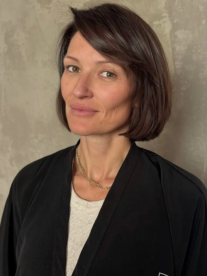 Cuts that make you feel brand new &gt;&gt; 
@sram.hair refreshed her client&rsquo;s roots and crafted a texturized bob that highlights both her natural beauty and facial structure perfectly. It&rsquo;s the kind of &lsquo;effortless&rsquo; cut you can