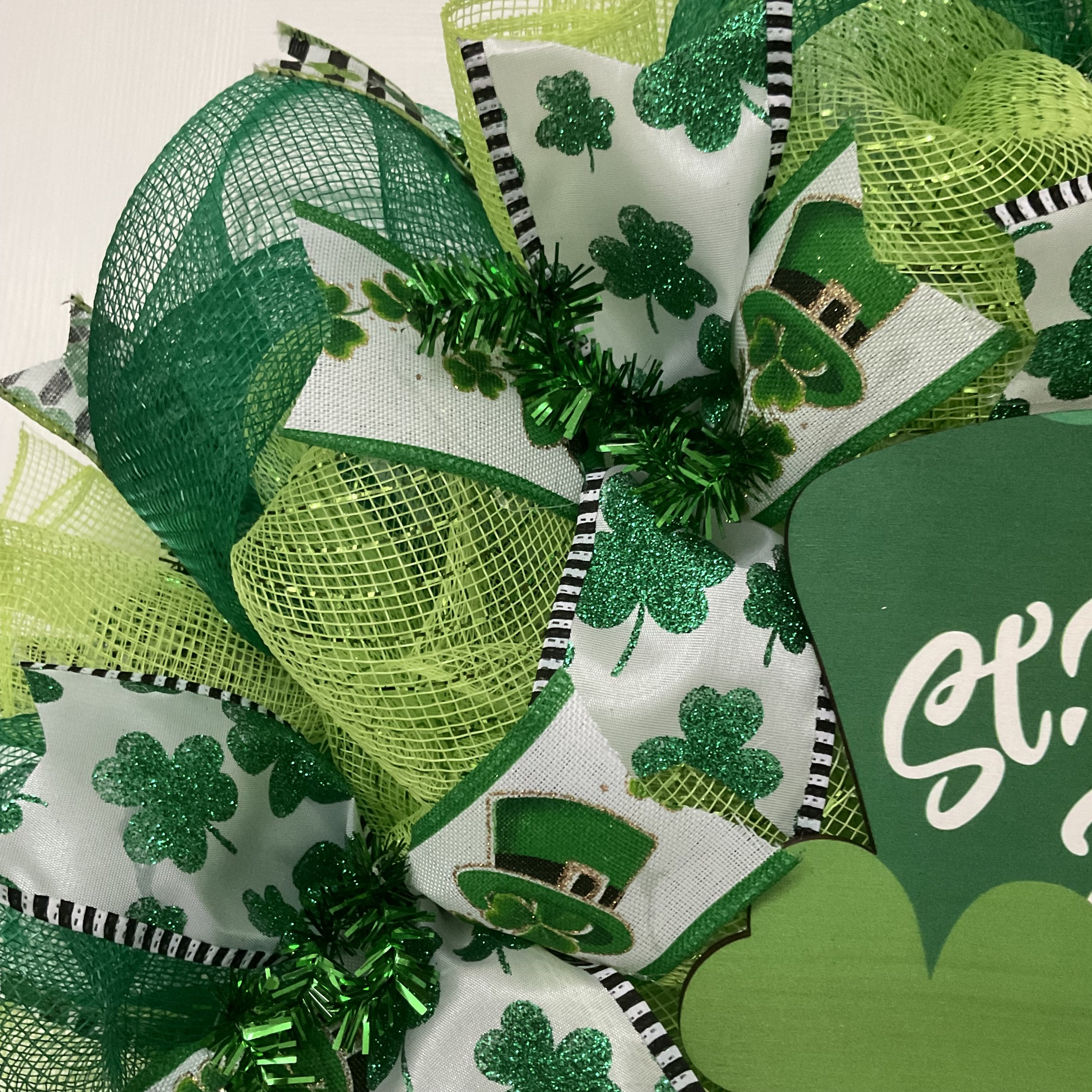 W0771happystpatricksdayleprechaunhat3.jpg