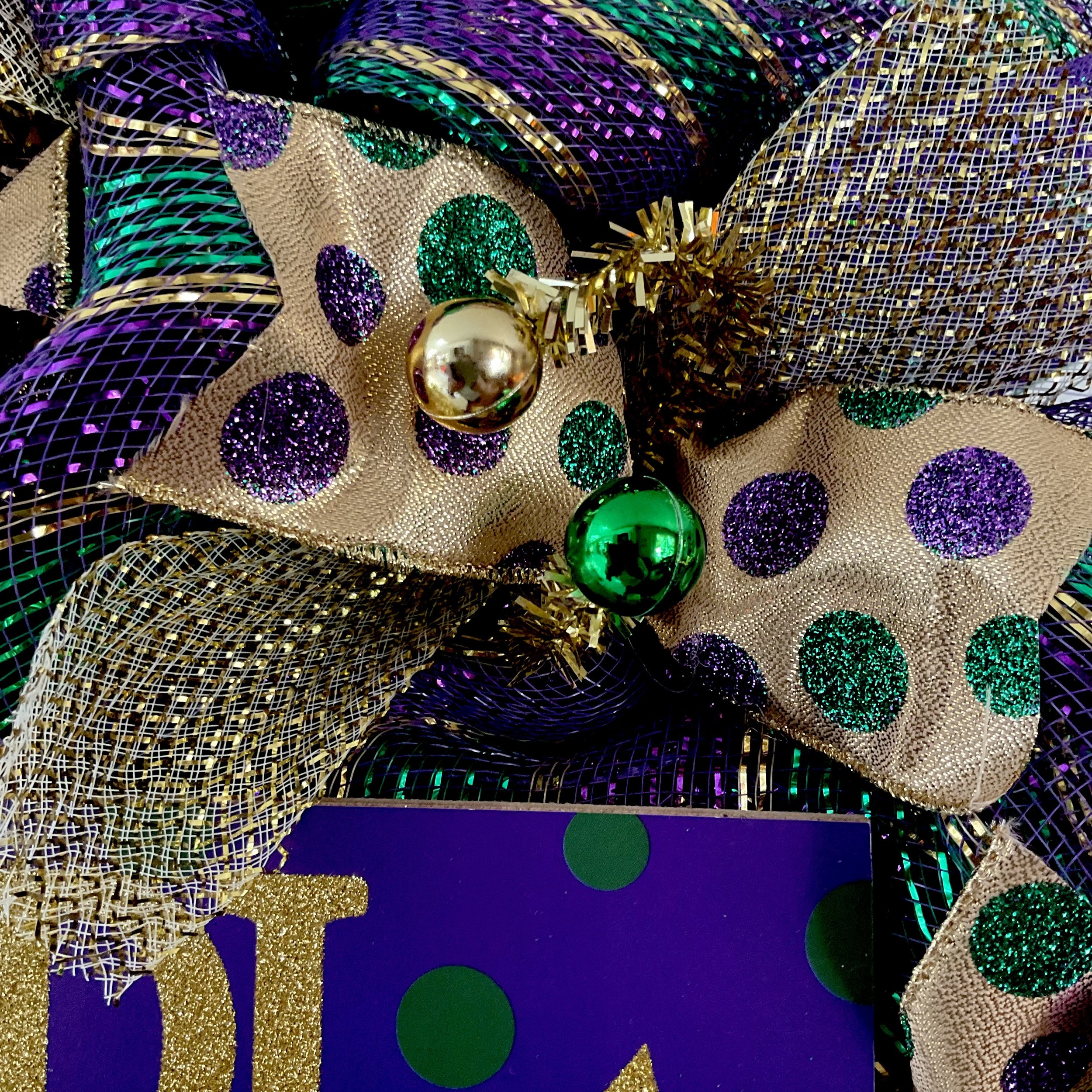 W1391mardigrasgreendotREV3.jpg